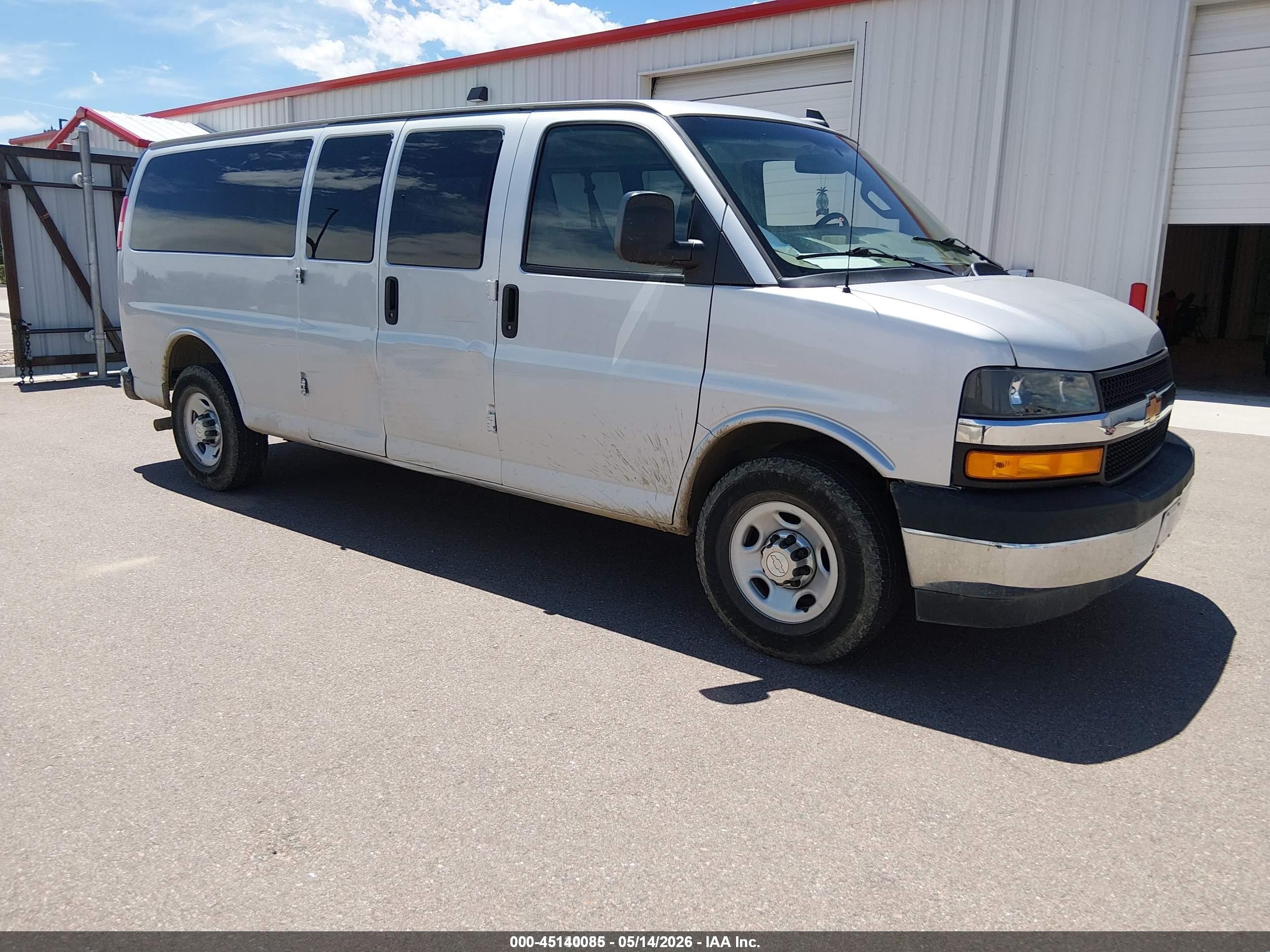 2018 Chevrolet Express Passenger LT, VIN 1GAZGPFGXJ1300486 — Normal wear