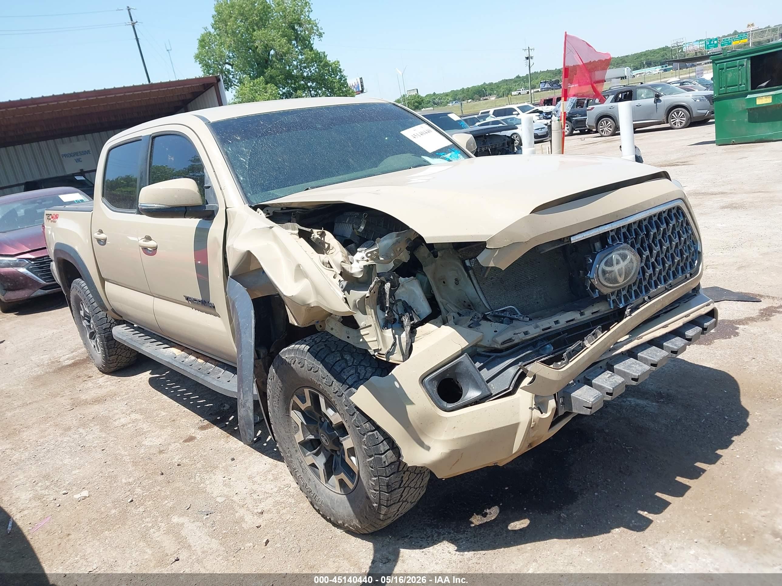 2019 Toyota Tacoma TRD Off Road, VIN 3TMCZ5AN2KM257980 — Front end