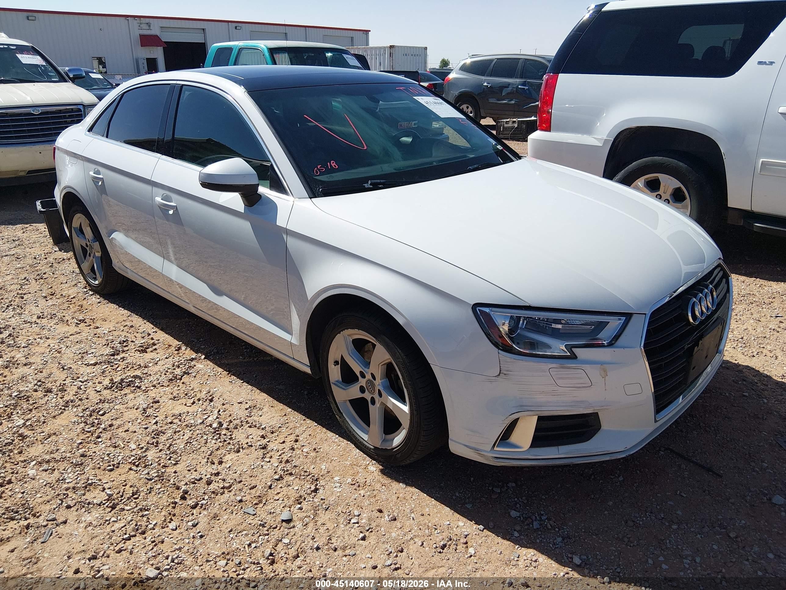 2019 Audi A3 Premium, VIN WAUAUGFF2K1012304 — Зад