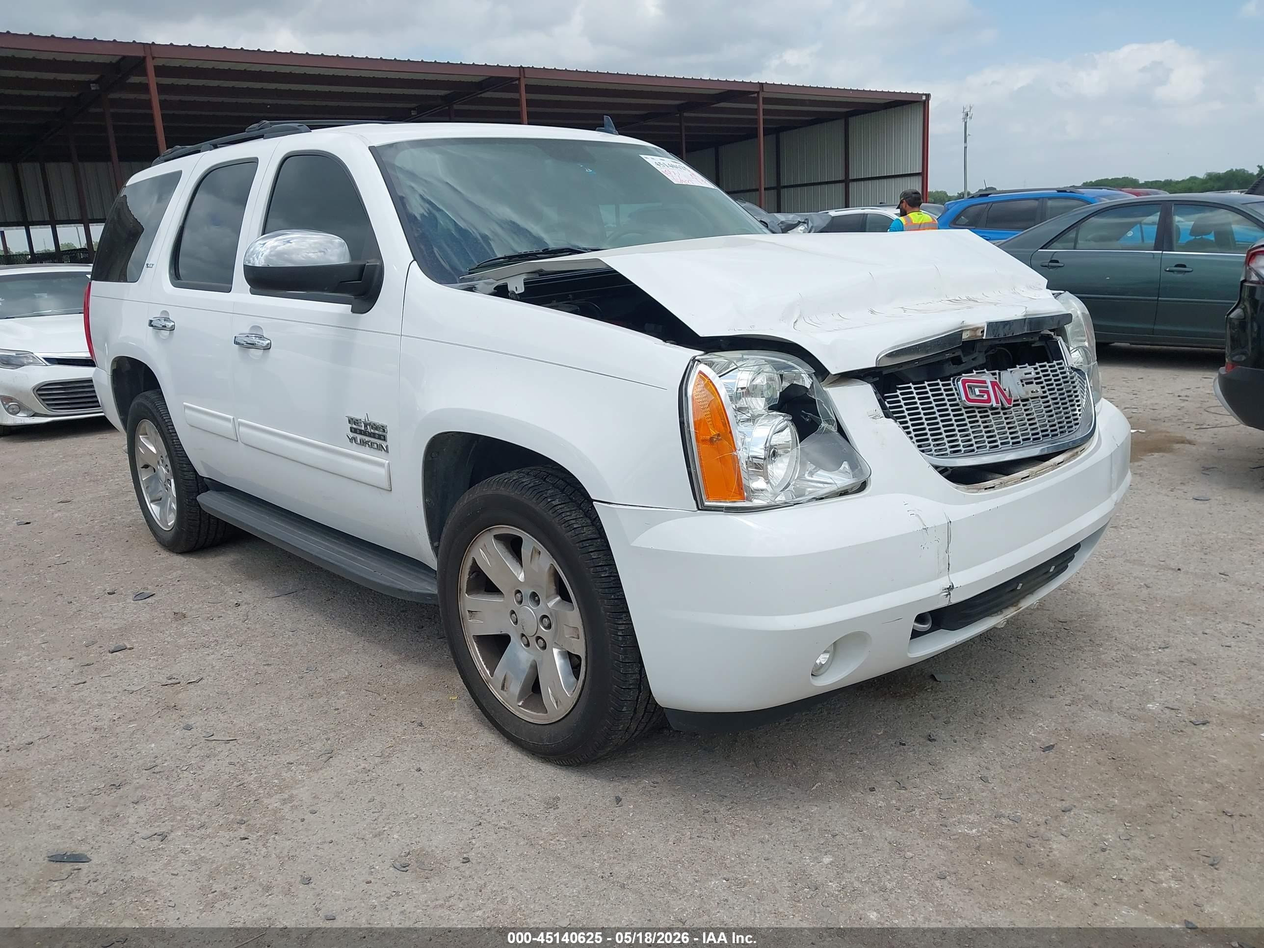 2014 GMC Yukon SLT, VIN 1GKS1CE02ER141790 — Front end