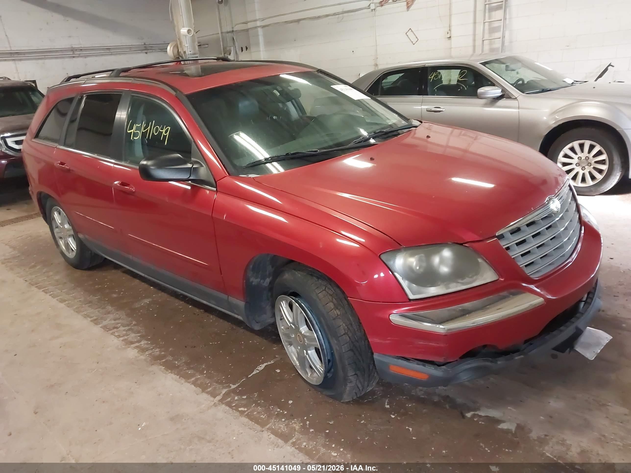 2004 Chrysler Pacifica, VIN 2C8GF68494R291759 — Rear end