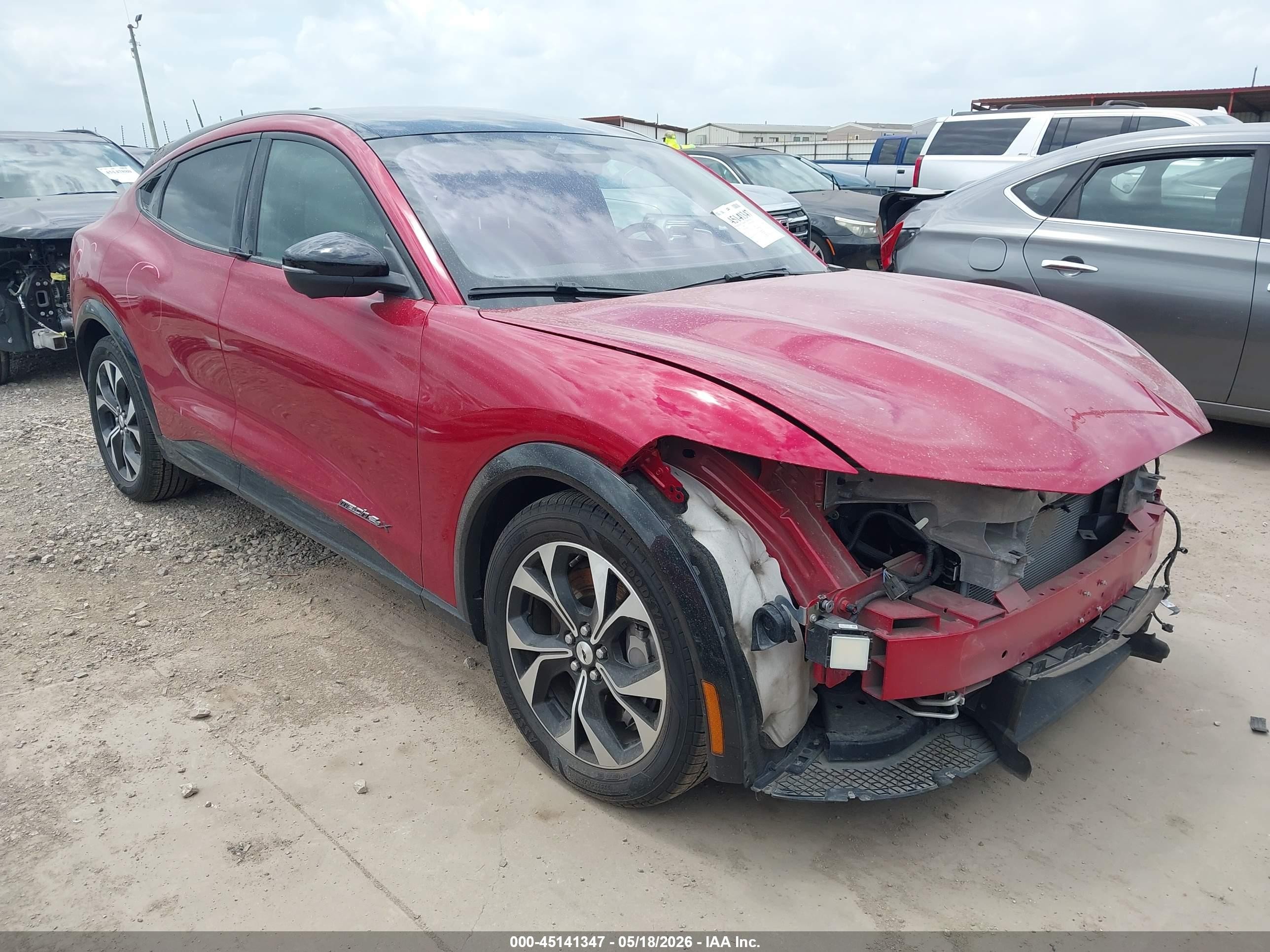 2022 Ford Mustang Mach-E Premium, VIN 3FMTK3SU7NMA45171 — Front end