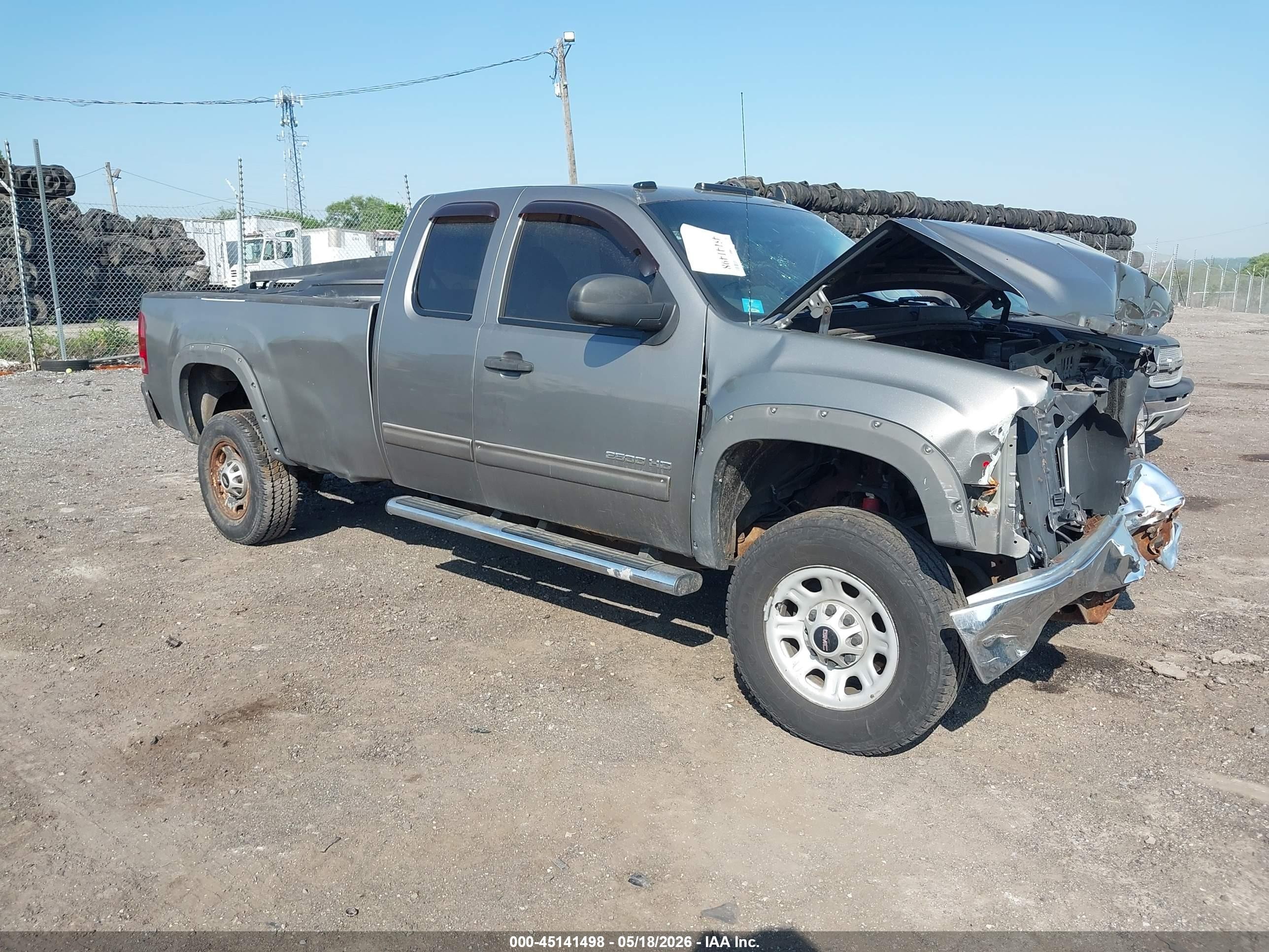 2013 GMC Sierra 2500HD SLE, VIN 1GT220CG5DZ198328 — Front end
