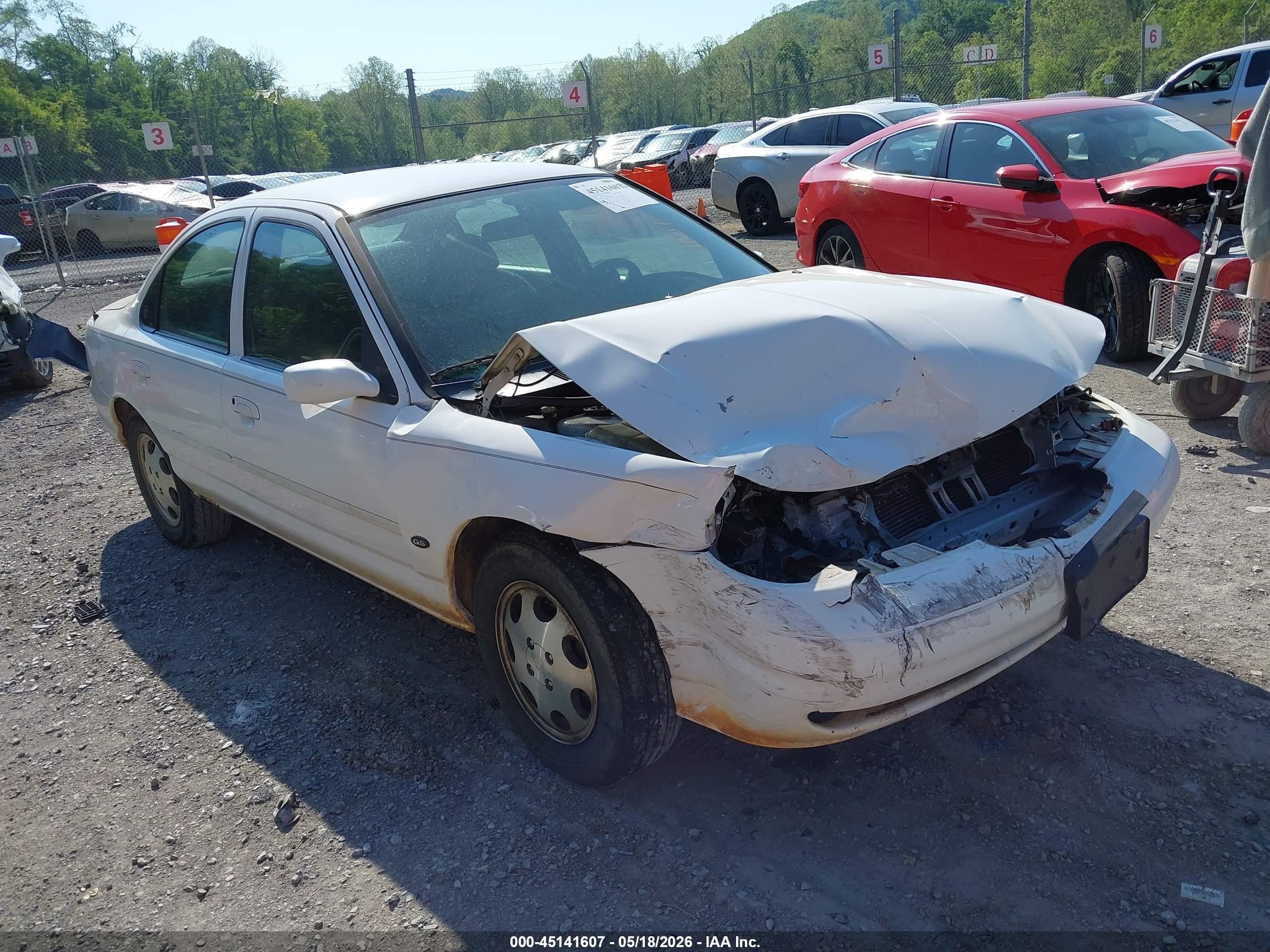 2000 Mercury Mystique GS, VIN 1MEFM6533YK607898 — Front end