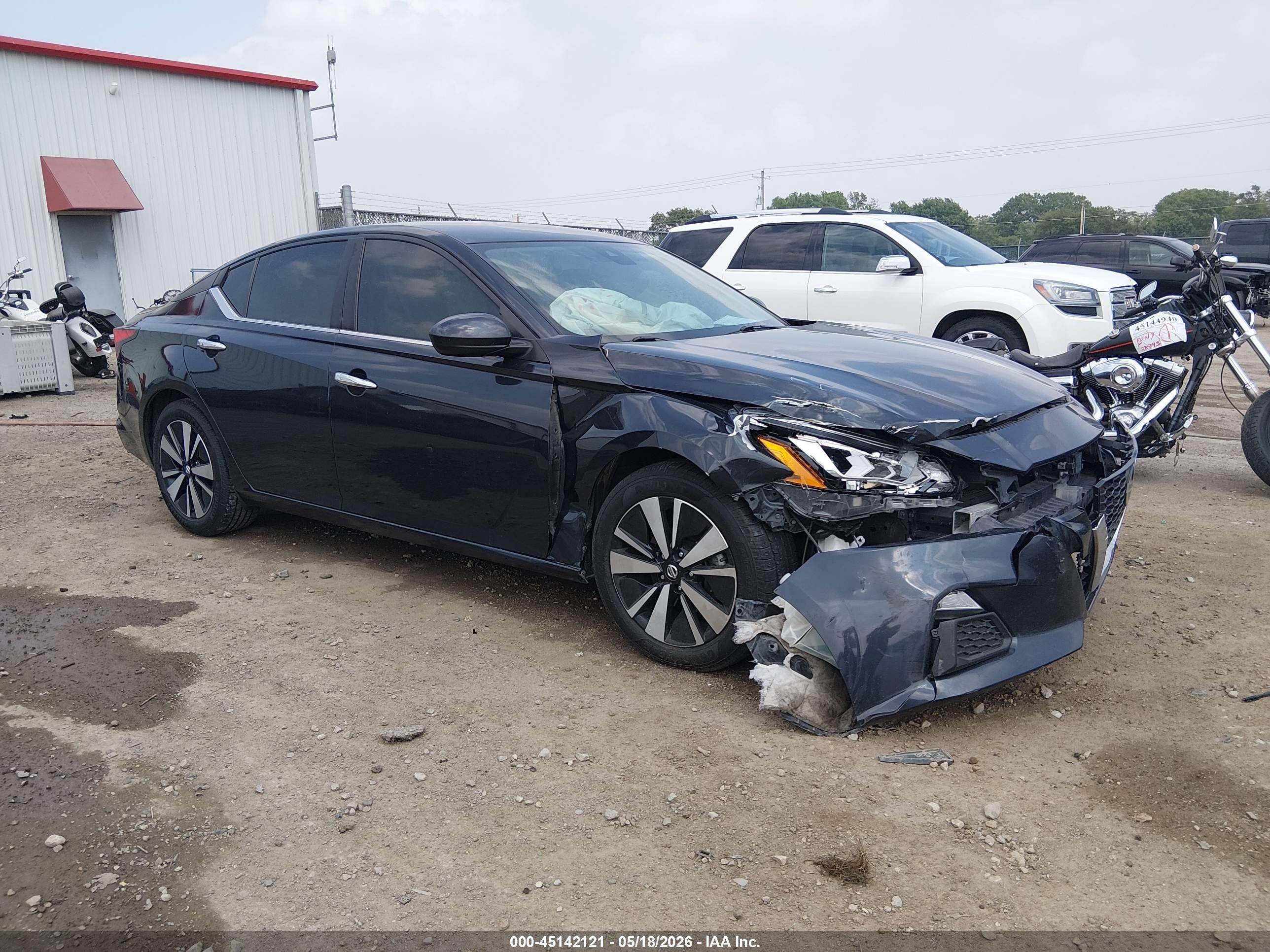 2021 Nissan Altima SV, VIN 1N4BL4DV2MN387517 — Front end