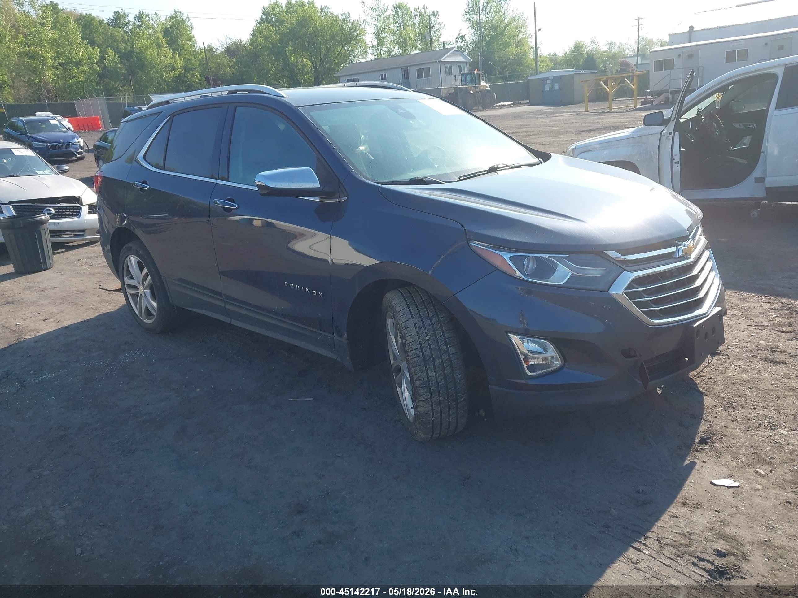 2018 Chevrolet Equinox Premier, VIN 3GNAXWEX8JS528671 — Front end