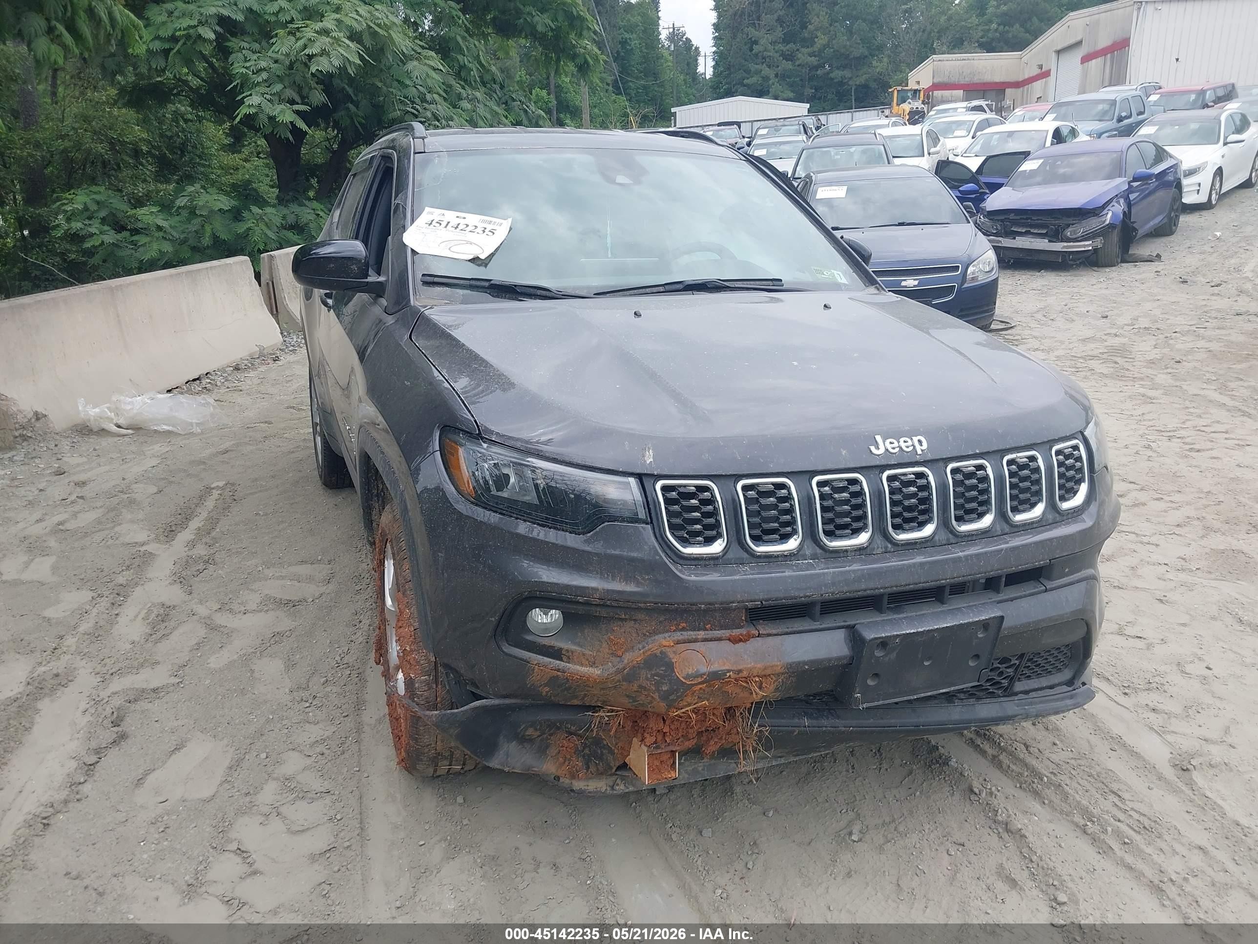 2024 Jeep Compass Latitude Lux, VIN 3C4NJDFN9RT153229 — Side