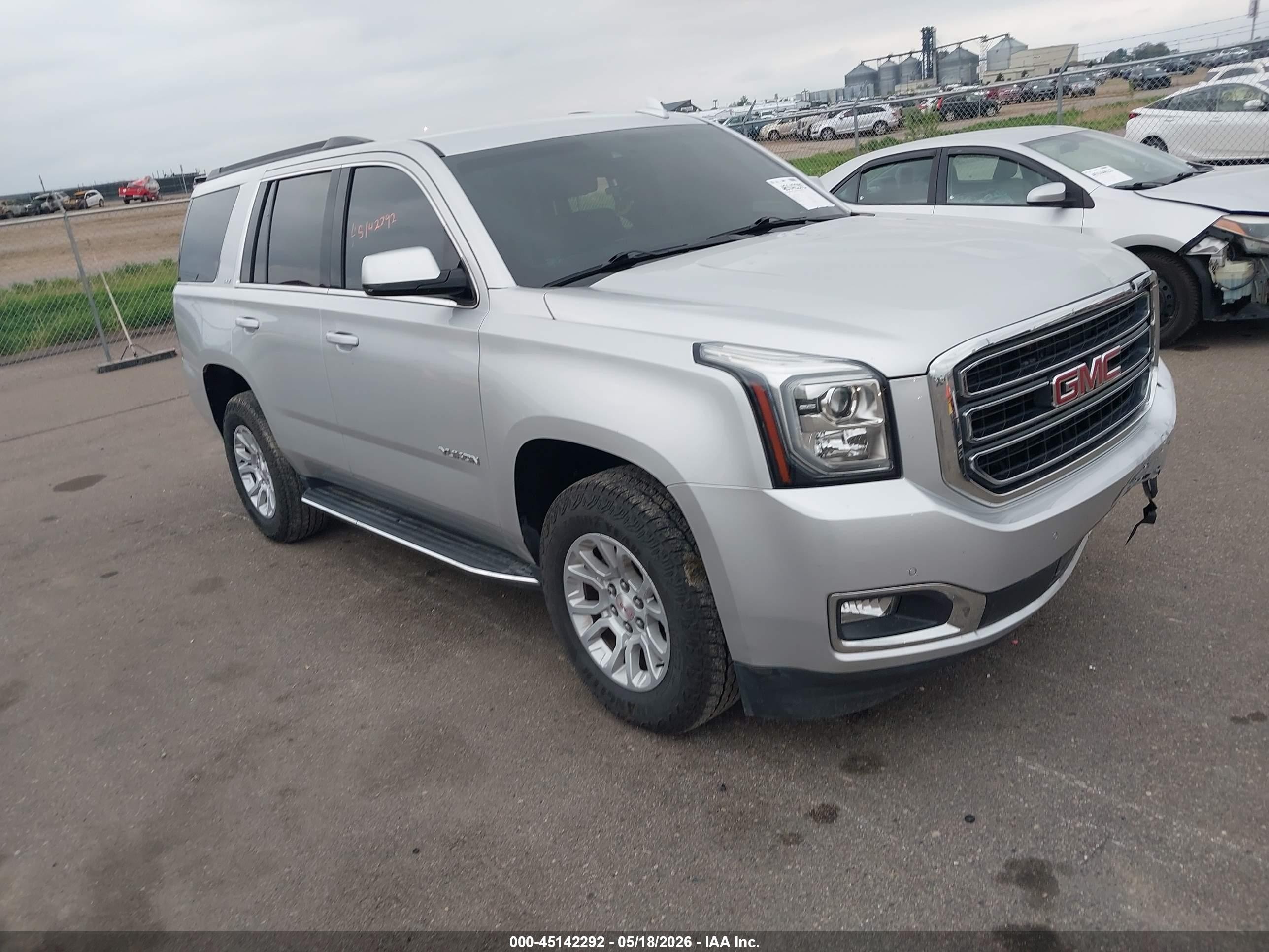 2019 GMC Yukon SLT, VIN 1GKS2BKC9KR211769 — Front end