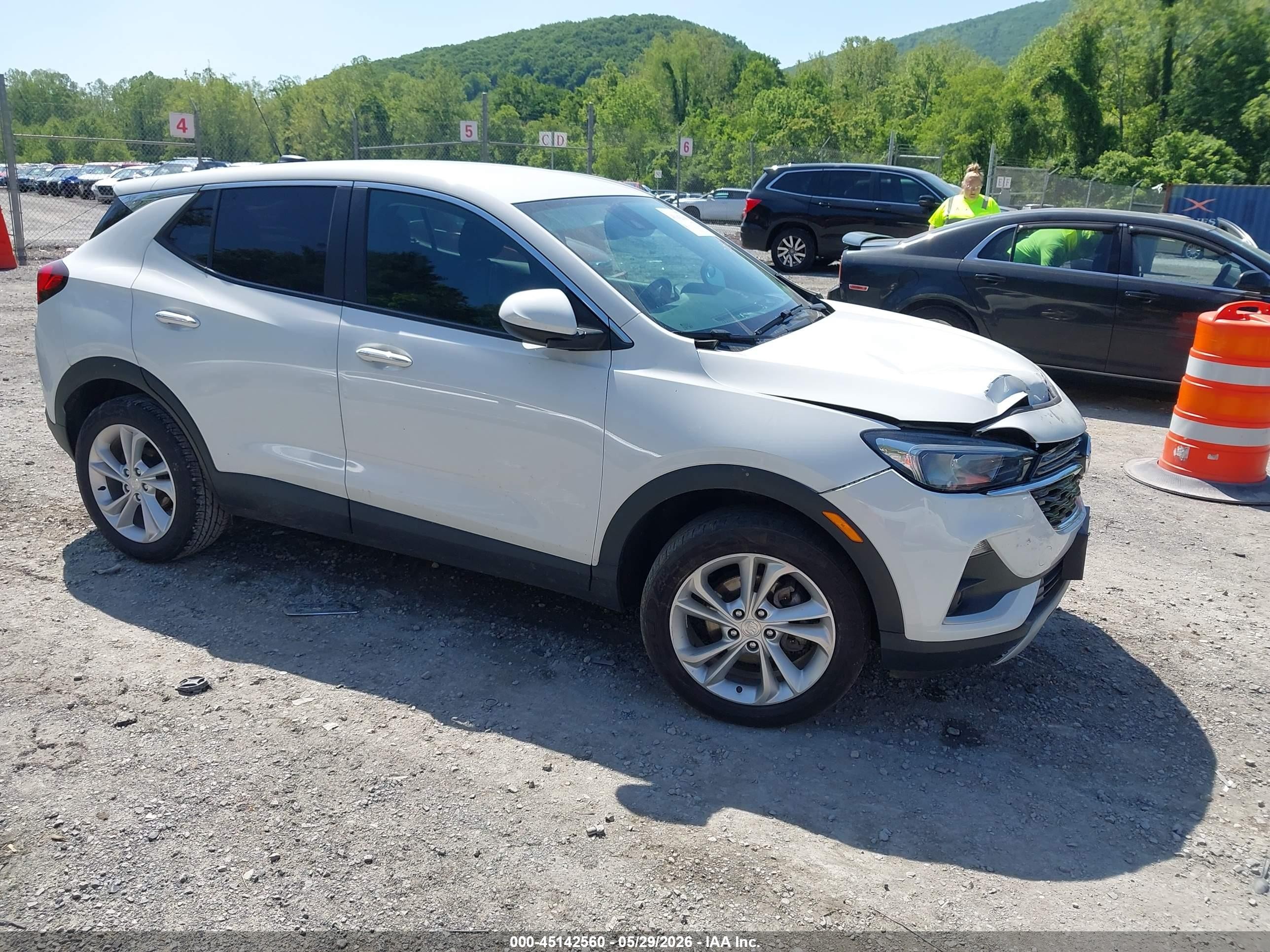 2022 Buick Encore GX Preferred, VIN KL4MMCSL5NB079007 — Front end