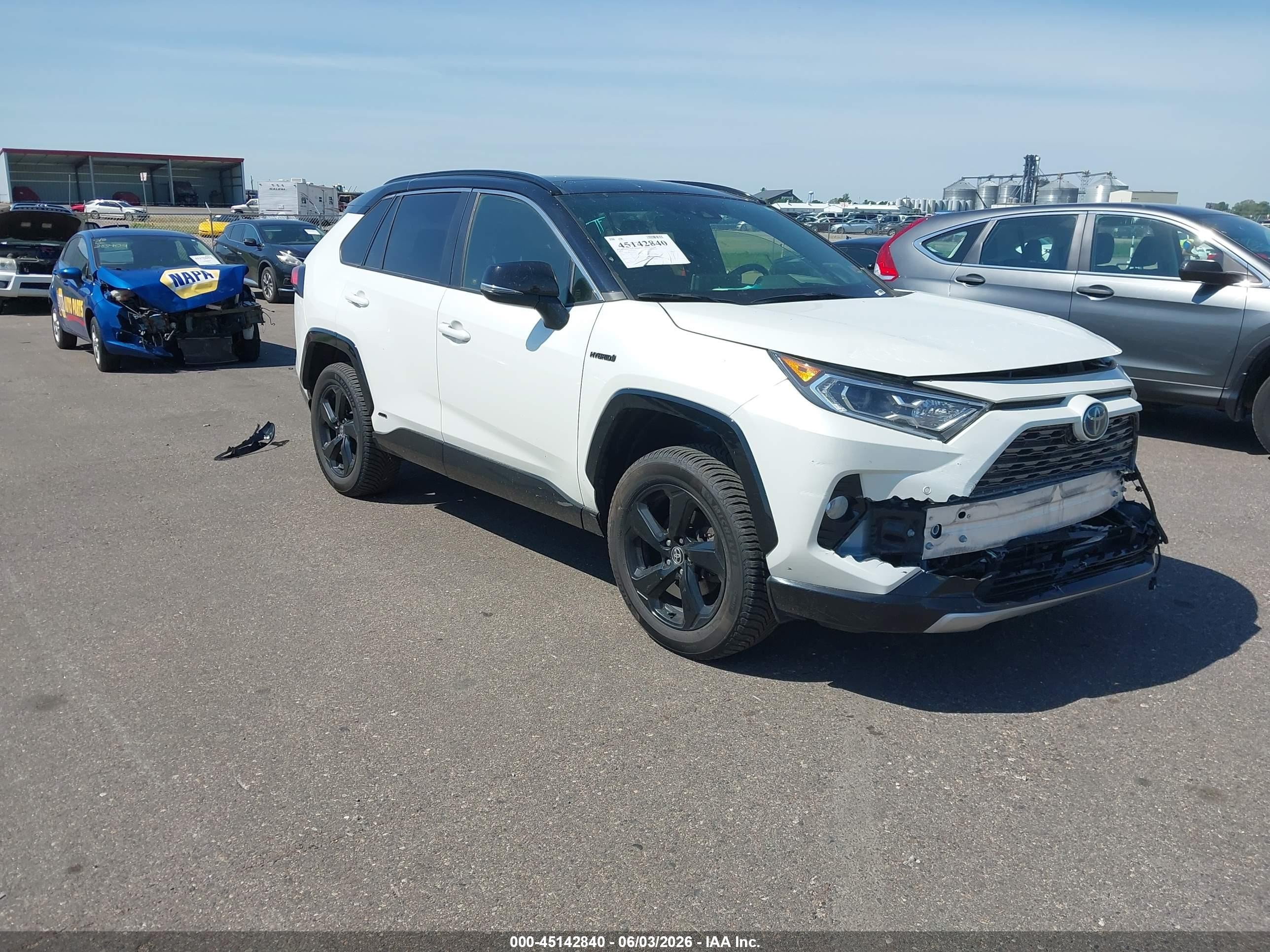 2020 Toyota RAV4 Hybrid XSE, VIN JTMEWRFV2LD533332 — Front end