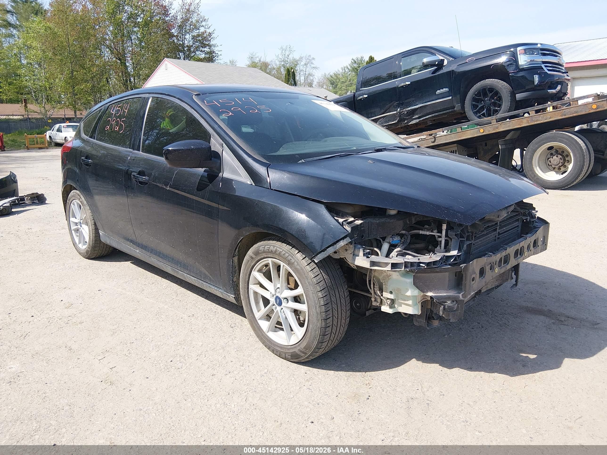 2018 Ford Focus SE, VIN 1FADP3K27JL248510 — Перед