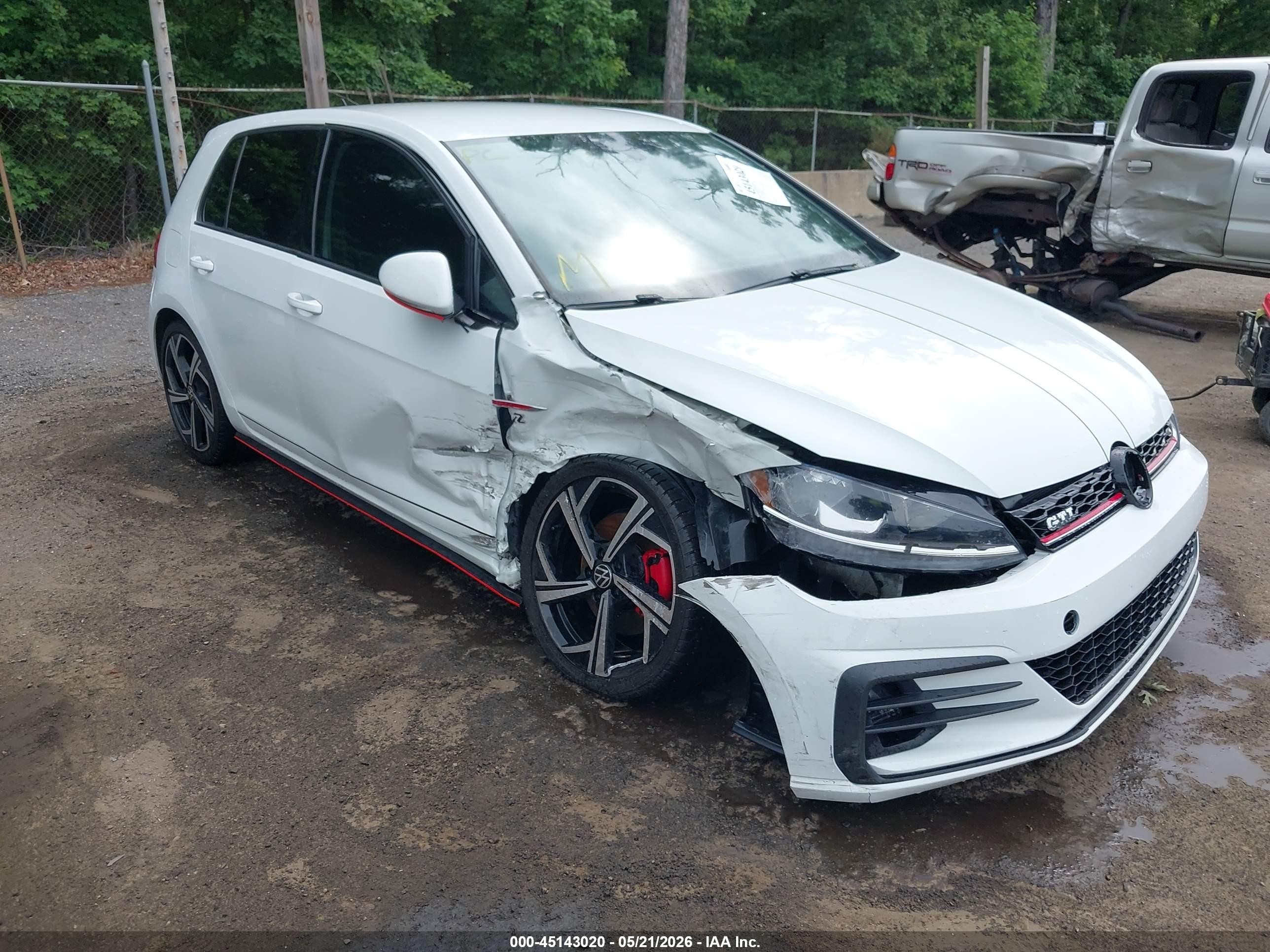 2018 Volkswagen Golf GTI S, VIN 3VW447AU0JM293913 — Front end