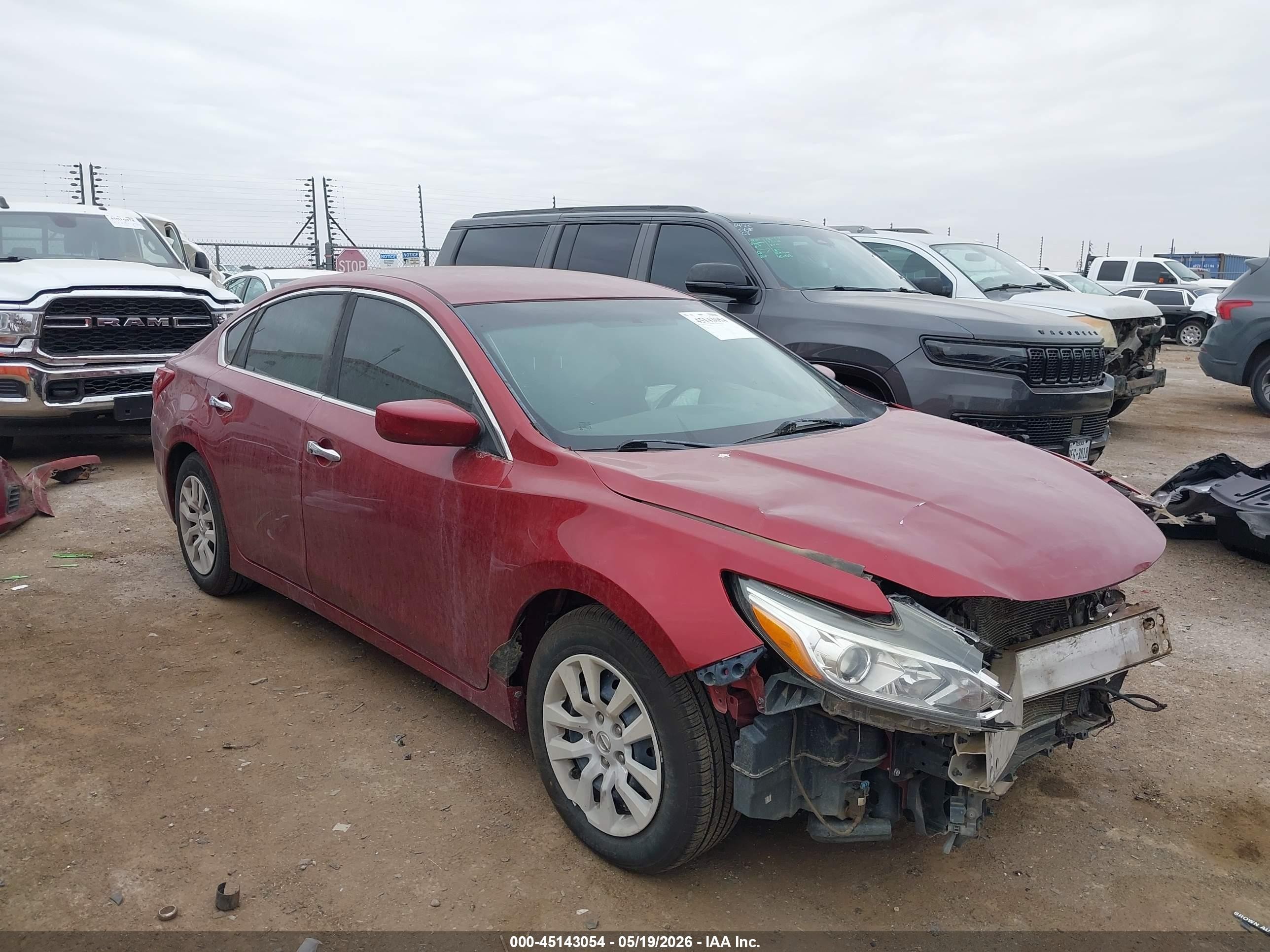 2018 Nissan Altima SV, VIN 1N4AL3AP8JC195392 — Front end