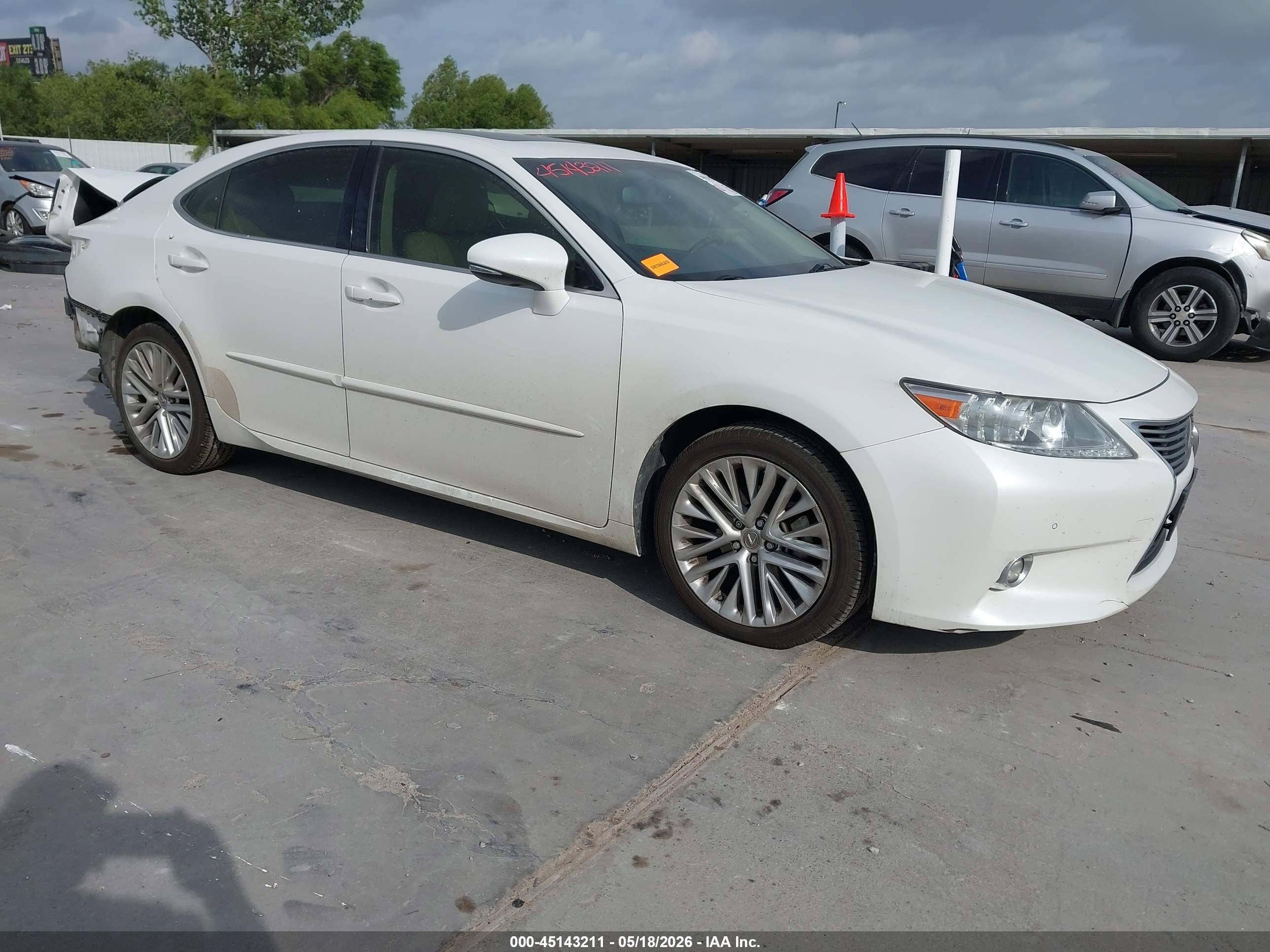 2014 Lexus ES 330, VIN JTHBK1GG6E2103820 — Rear end