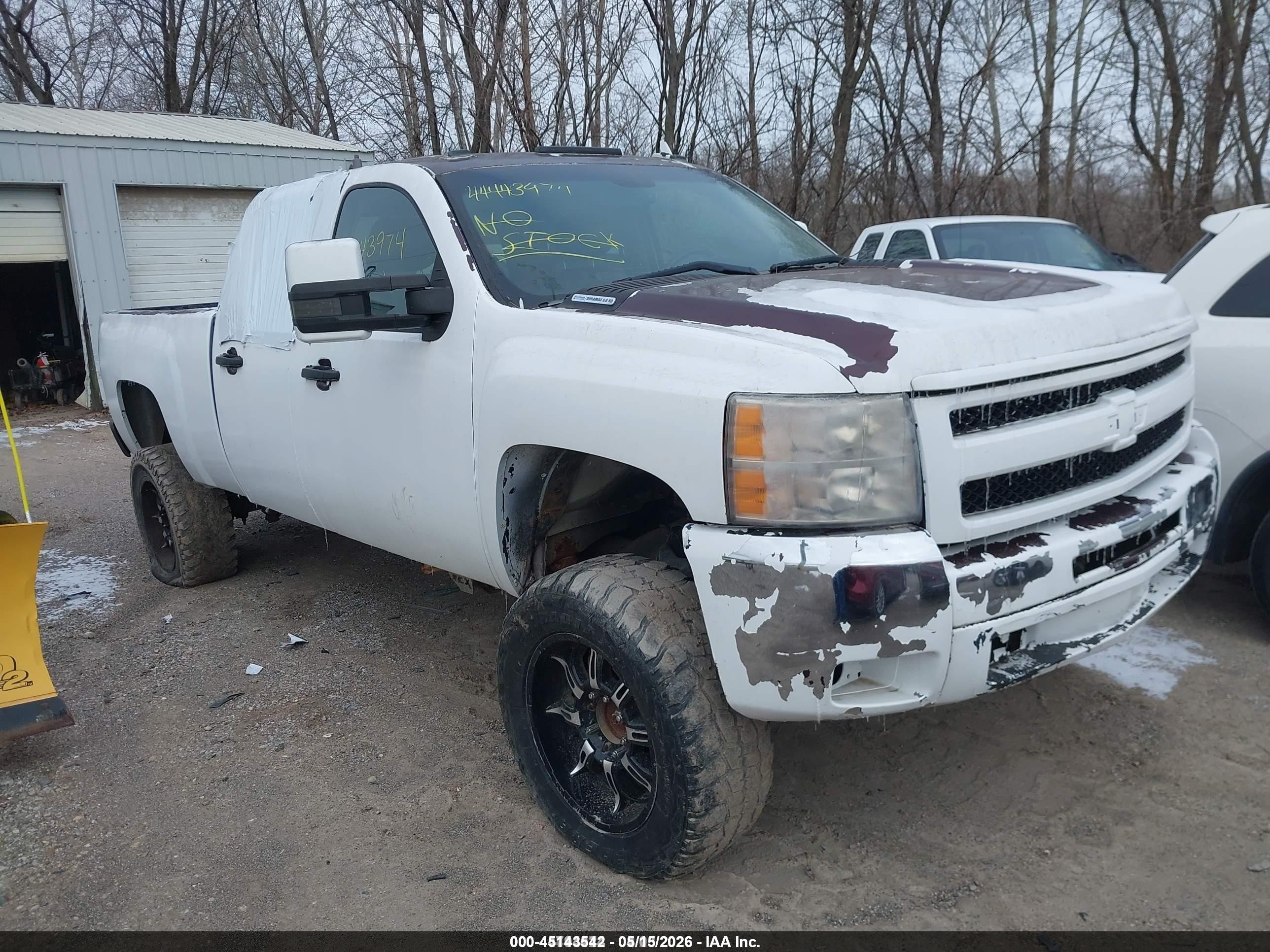 2010 Chevrolet Silverado 2500HD LTZ, VIN 1GC4KYB62AF113636 — Front end