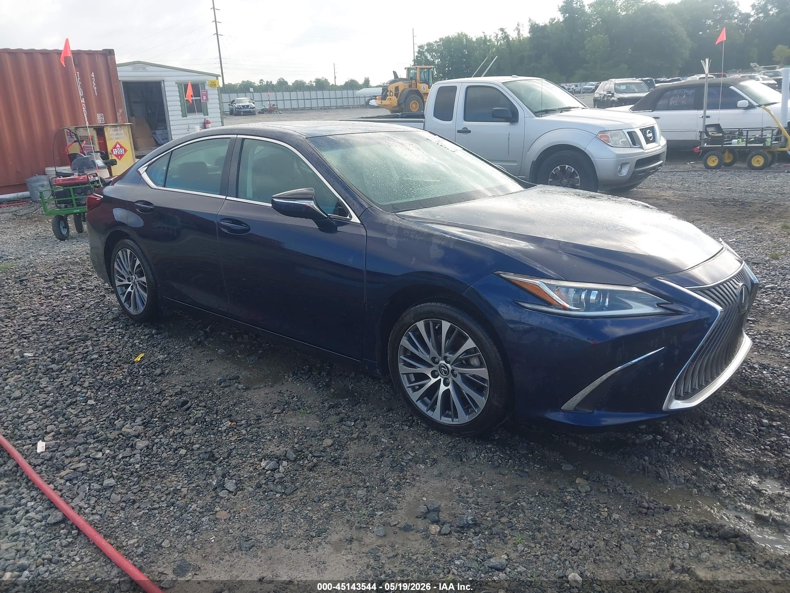 2021 Lexus ES 350, VIN 58ADZ1B1XMU095351 — Front end