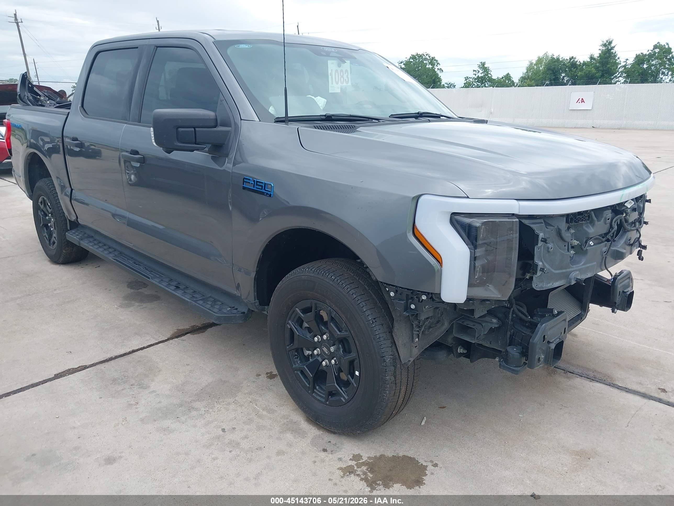 2025 Ford F-150 Lightning XLT, VIN 1FTVW3LK2SWG10162 — Front end