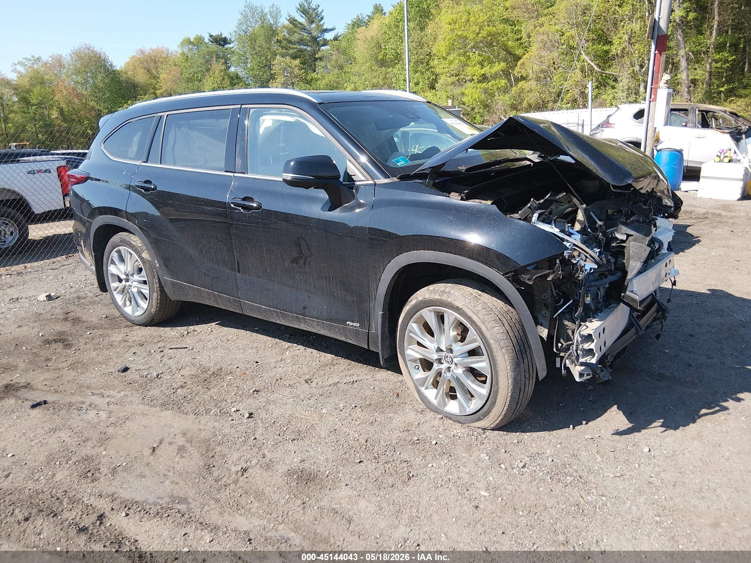 2023 Toyota Highlander Hybrid Limited, VIN 5TDXBRCH5PS580982 — Front end