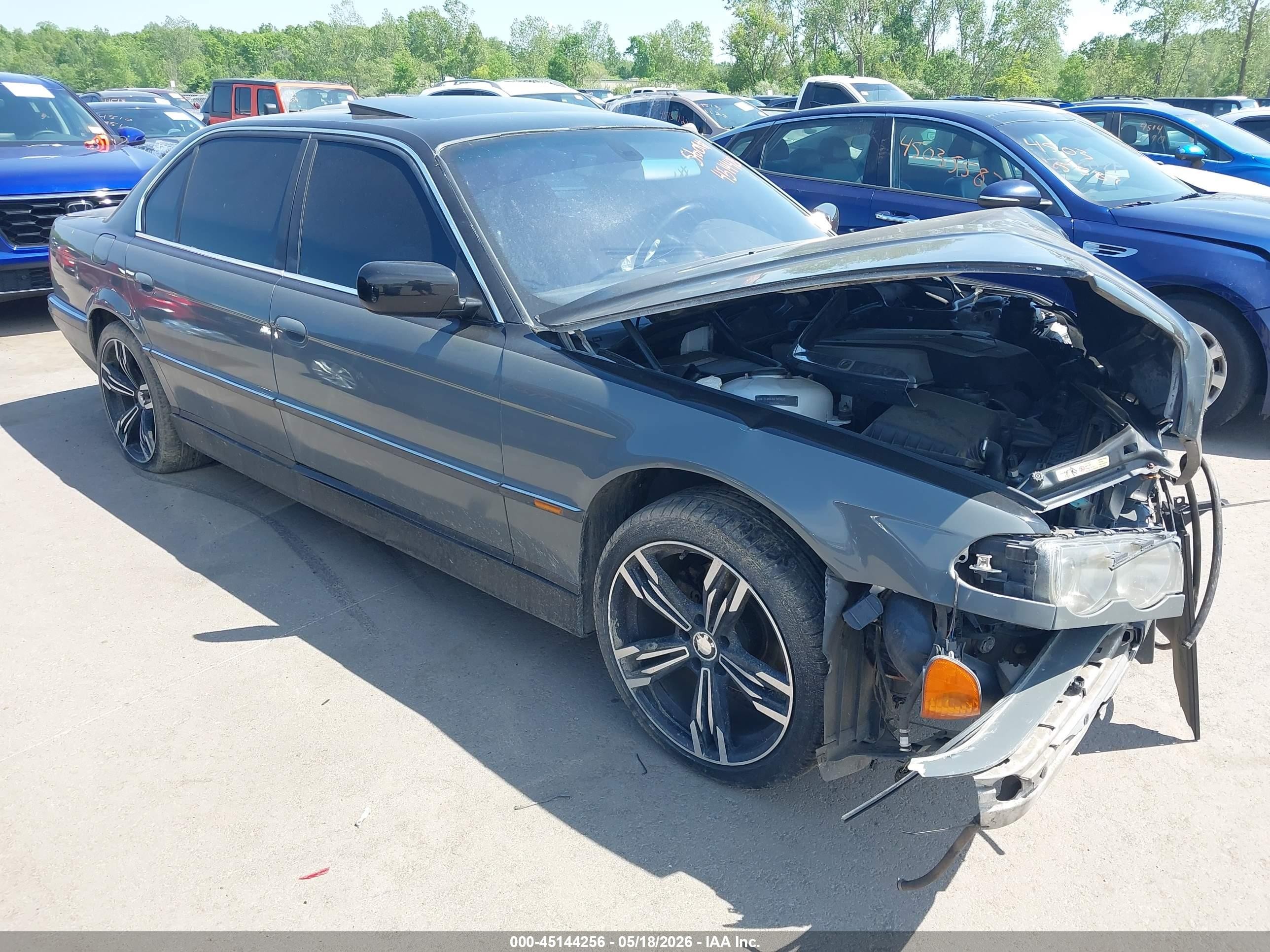 2000 BMW 7 Series 740iL, VIN WBAGH8346YDP15144 — Перед