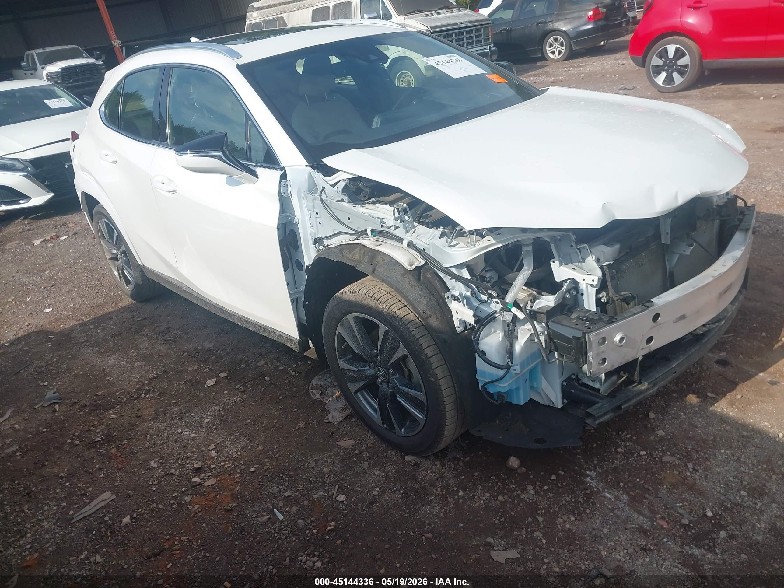 2022 Lexus UX 200, VIN JTHP3JBH4N2049176 — Перед