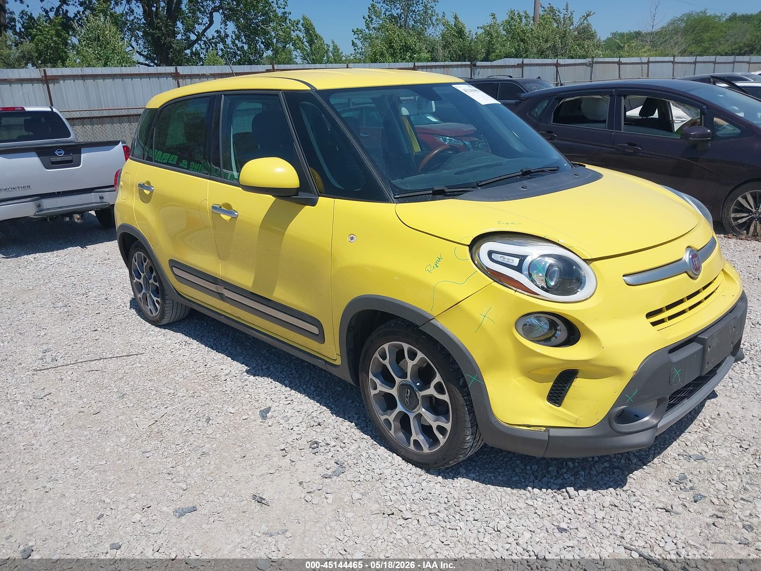 2014 FIAT 500L Trekking, VIN ZFBCFADH3EZ023764 — Front end