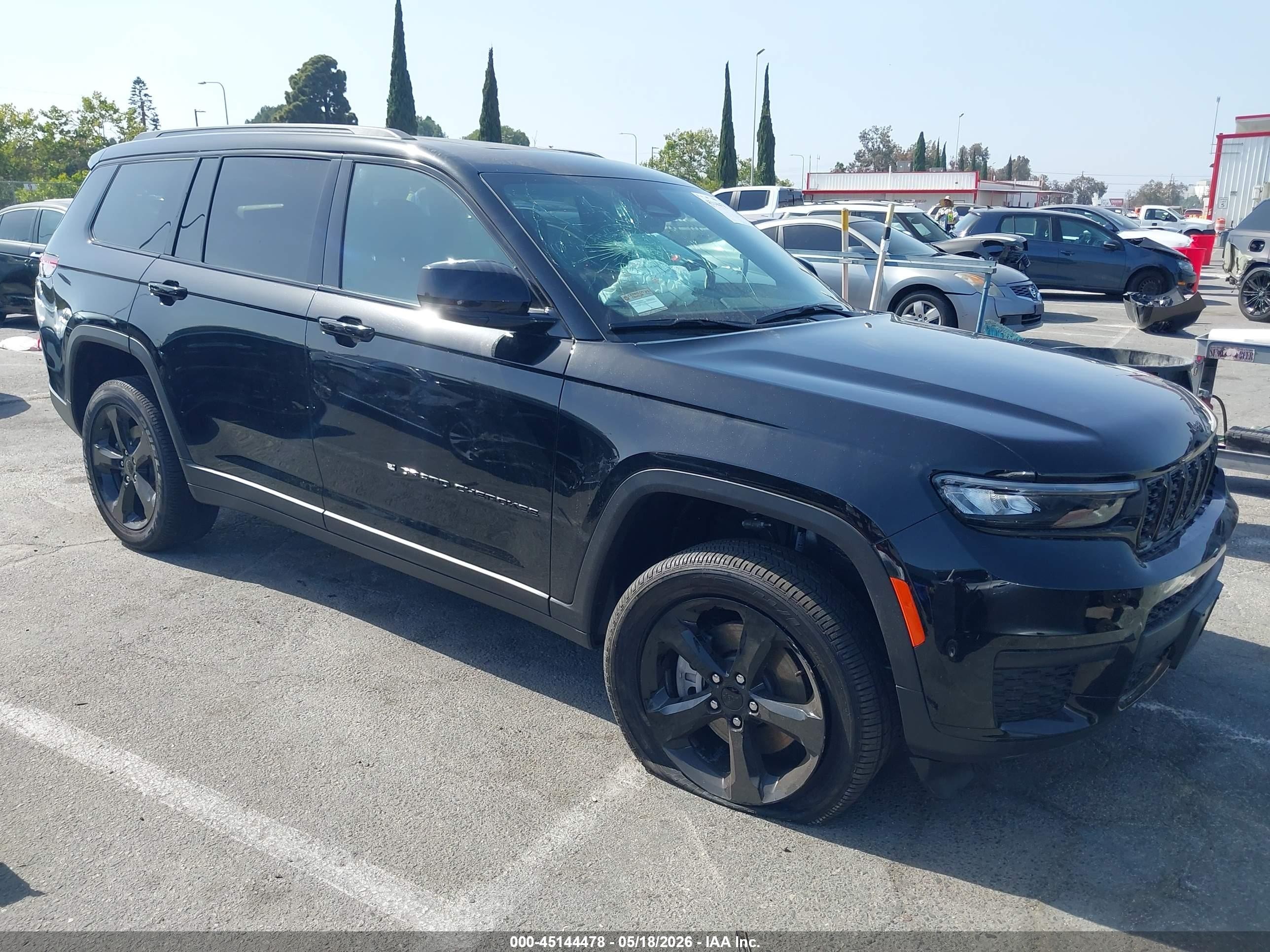 2025 Jeep Grand Cherokee Altitude X, VIN 1C4RJKAG3S8778907 — Front end