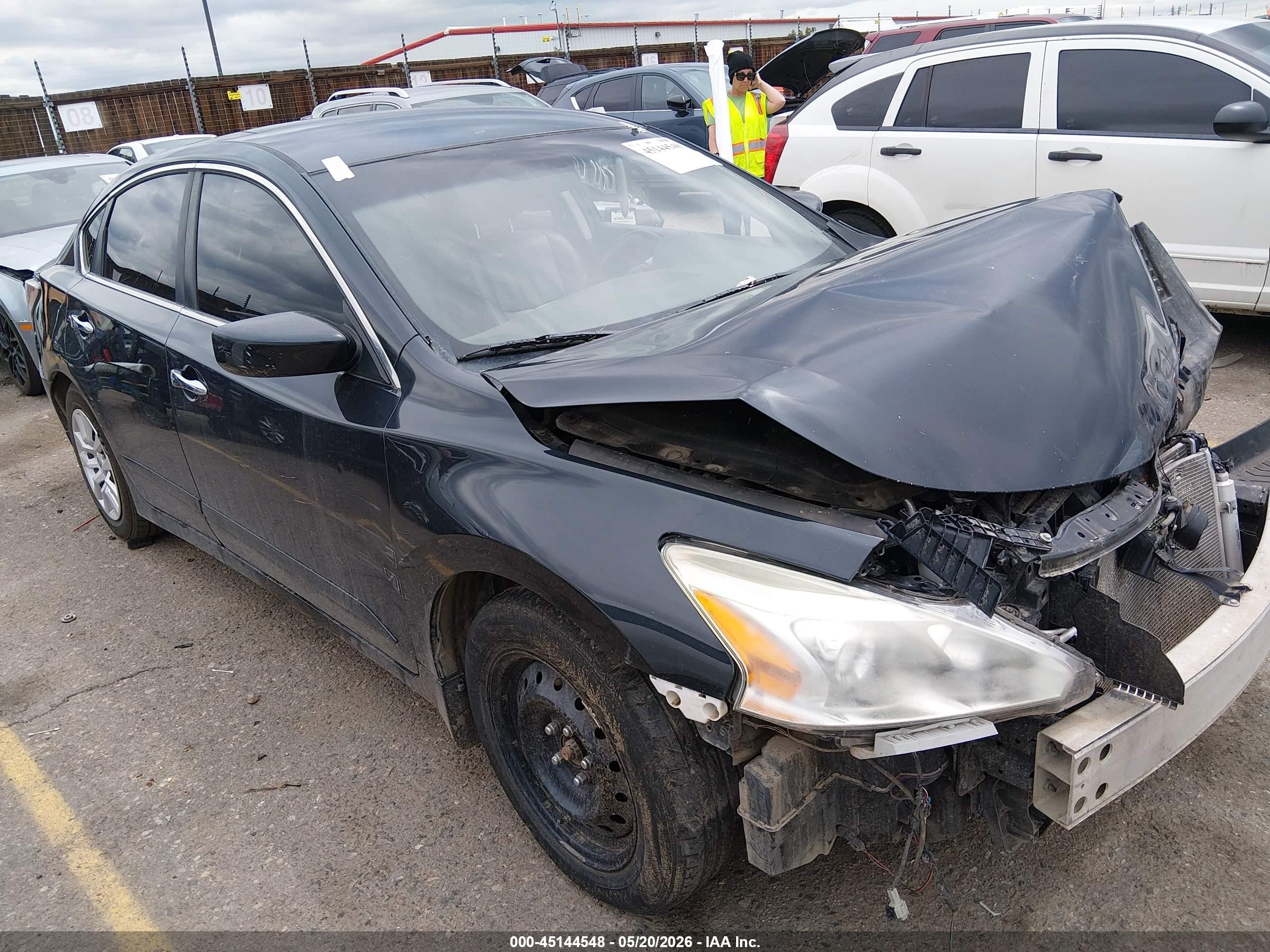 2014 Nissan Altima 2.5, VIN 1N4AL3AP3EN348917 — Front end