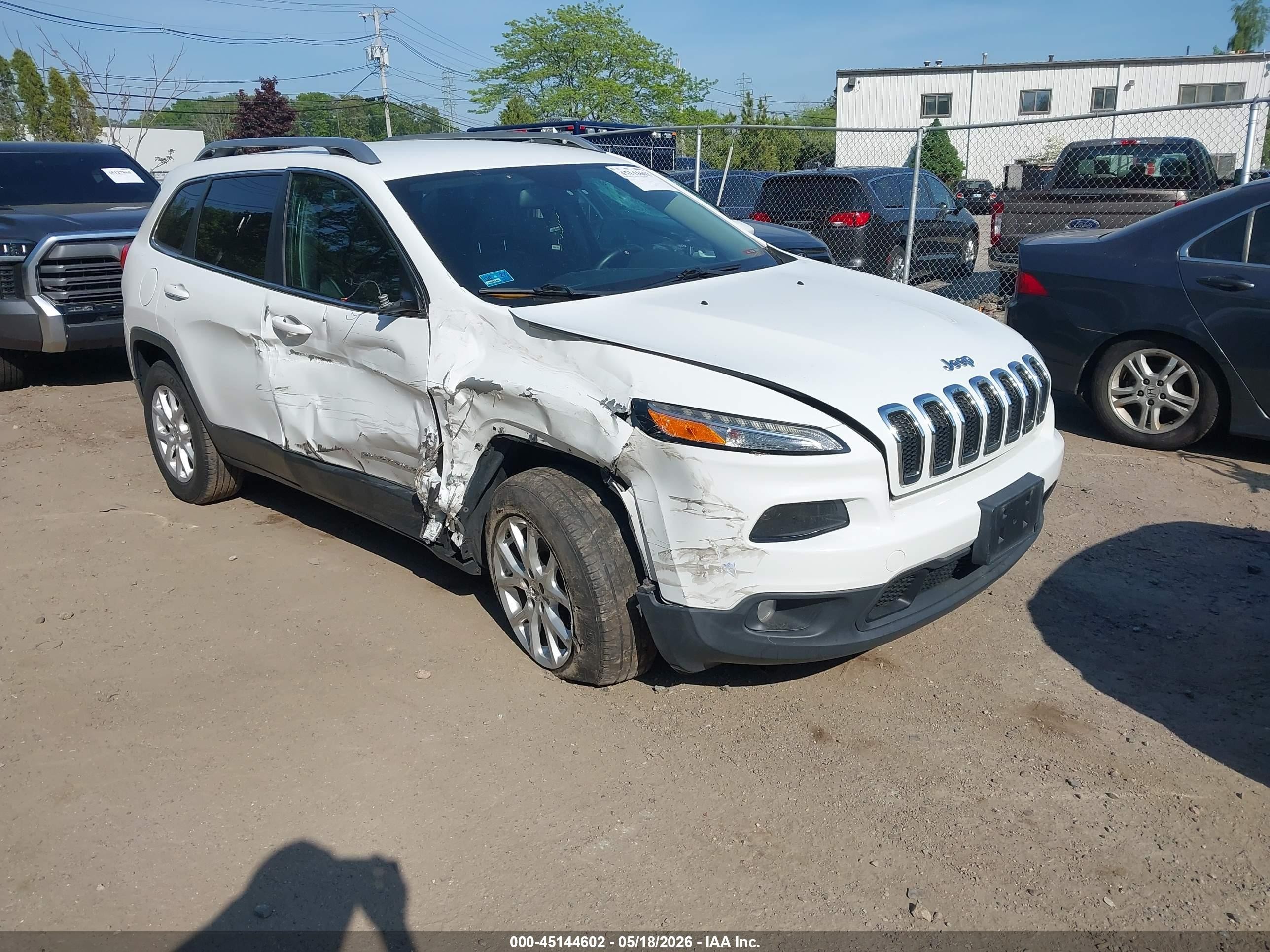 2015 Jeep Cherokee Latitude, VIN 1C4PJMCB2FW614862 — Undercarriage