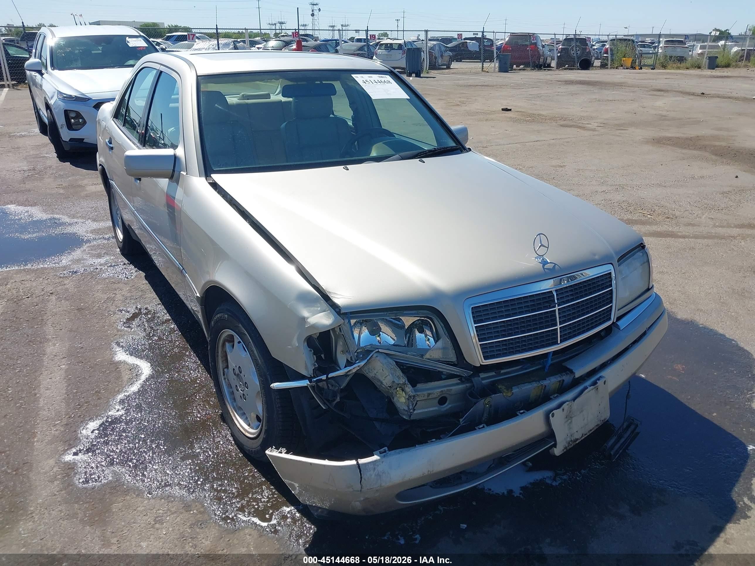 1995 Mercedes-Benz C 2.8L, VIN WDBHA28EXSF174653 — Front end