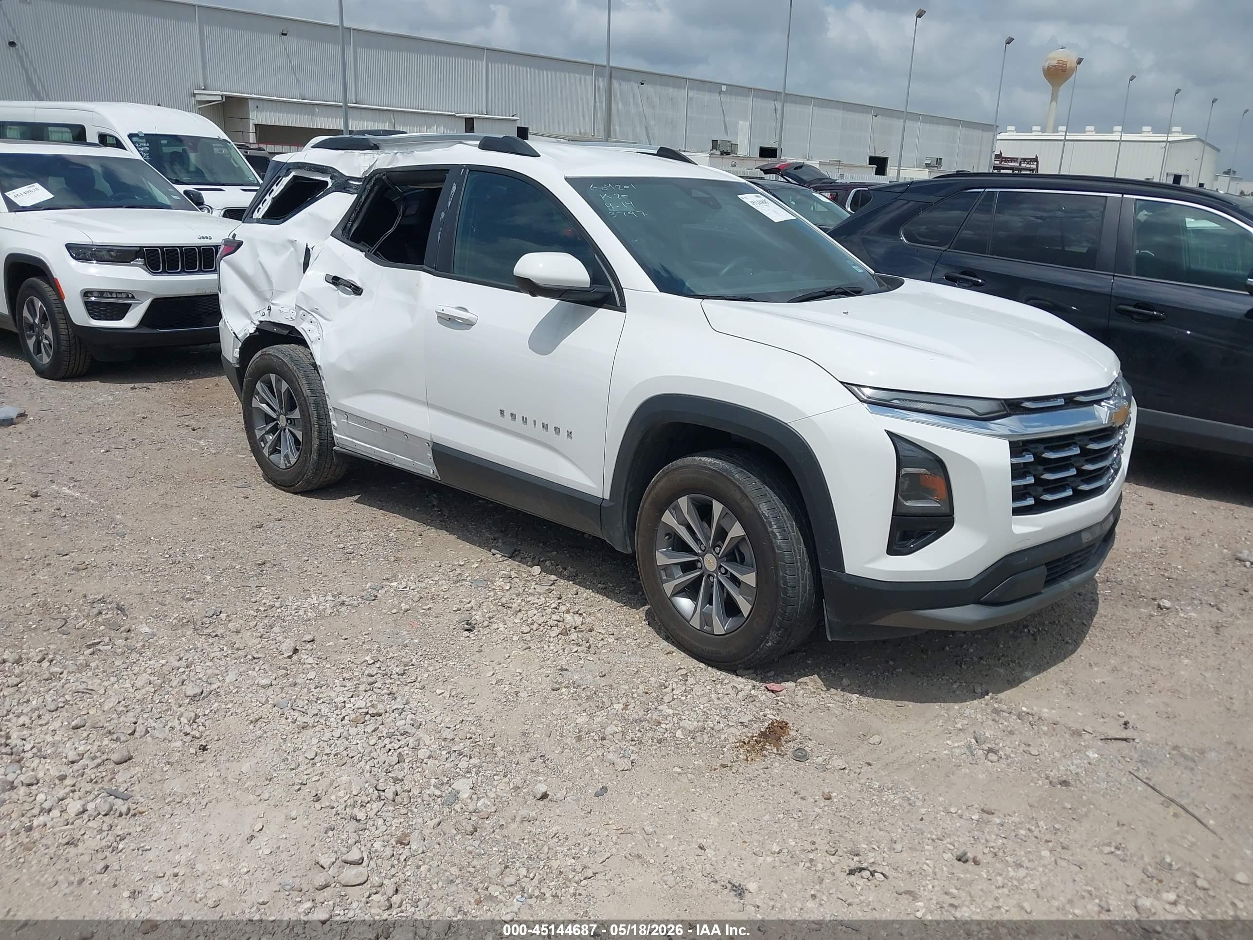 2025 Chevrolet Equinox FWD LT, VIN 3GNAXHEG3SL183797 — Бок