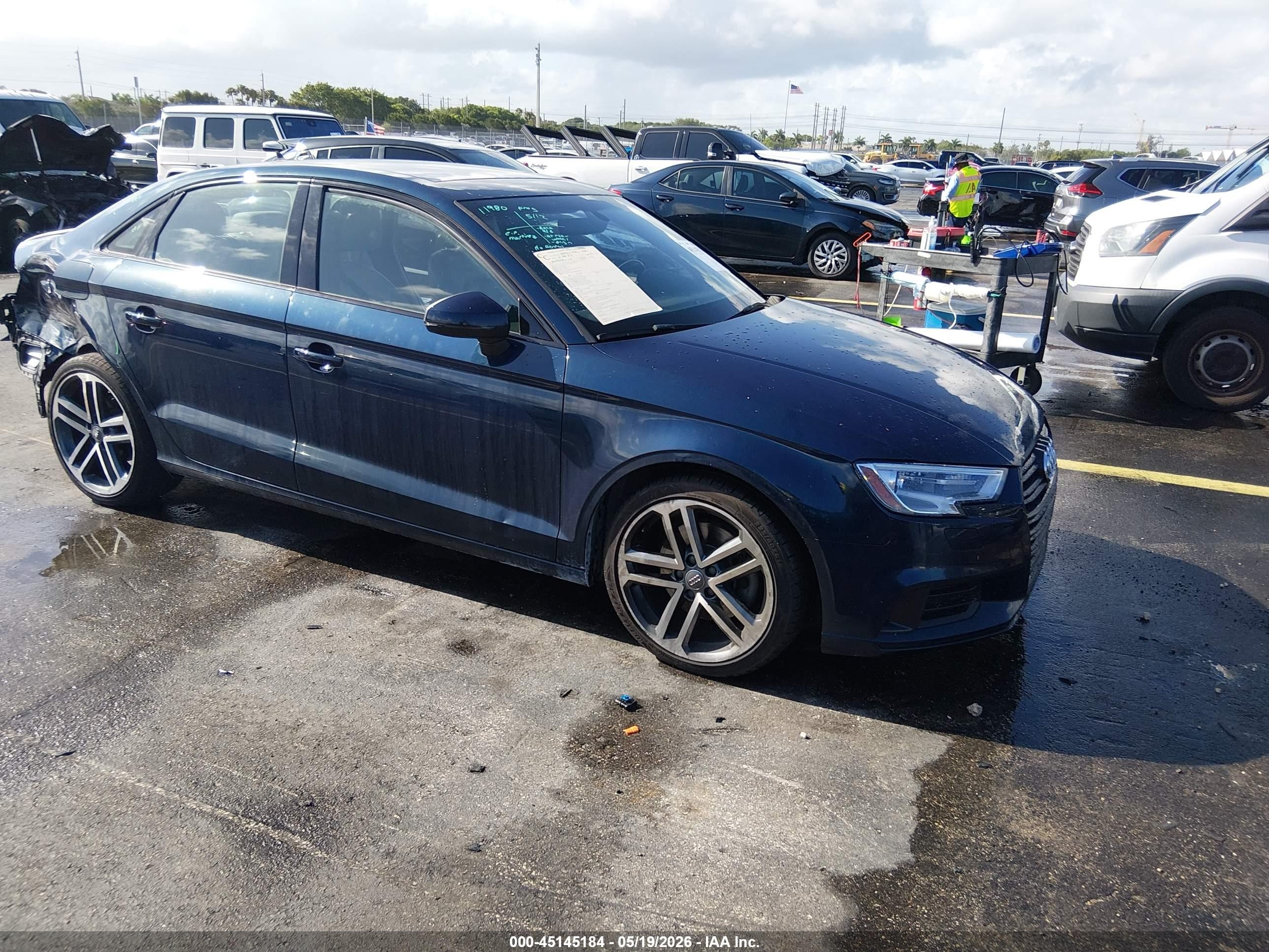 2019 Audi A3 Premium, VIN WAUAUGFF3KA091921 — Бок