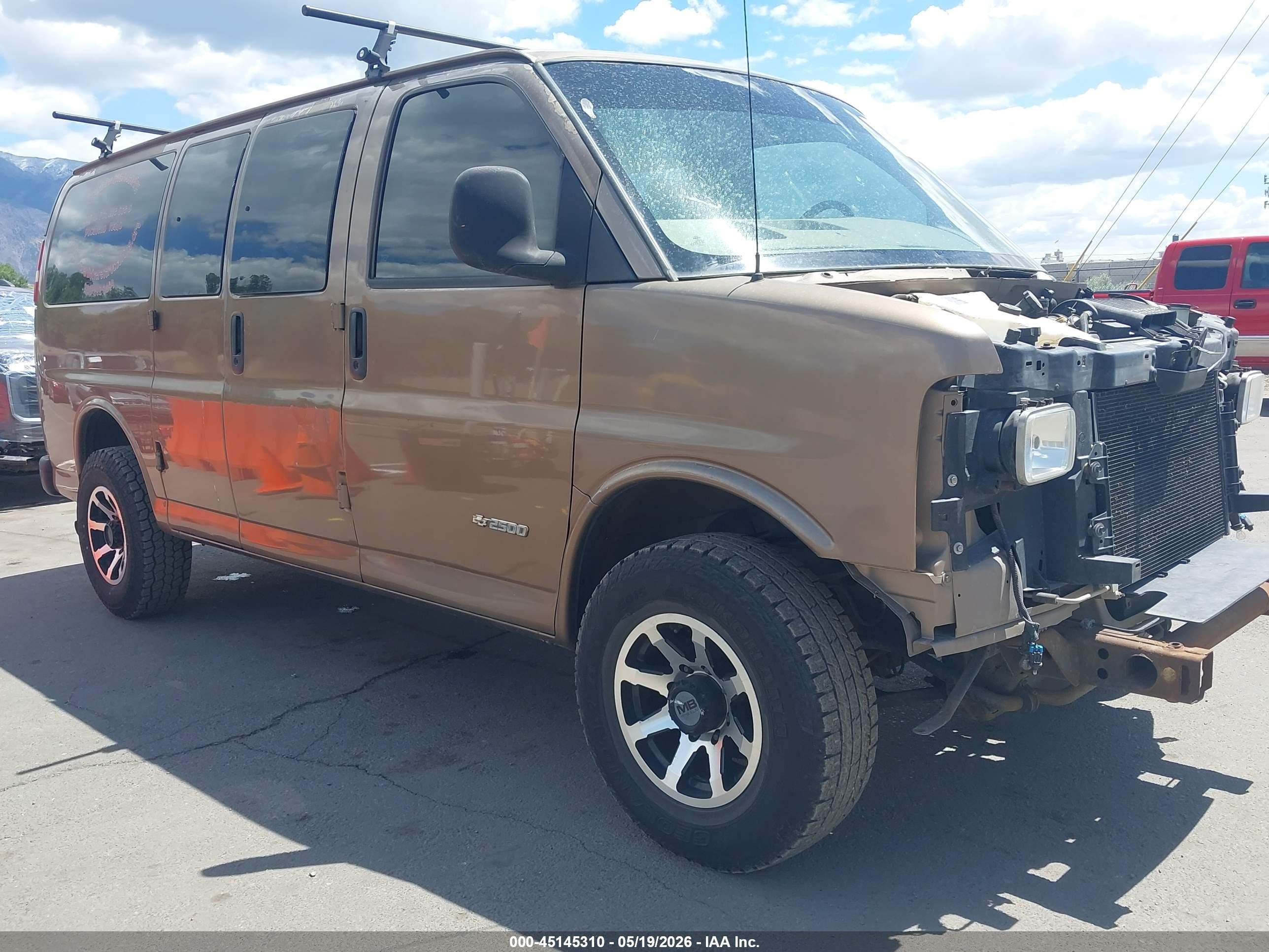 2004 Chevrolet Express, VIN 1GAGG25U641215649 — Front end