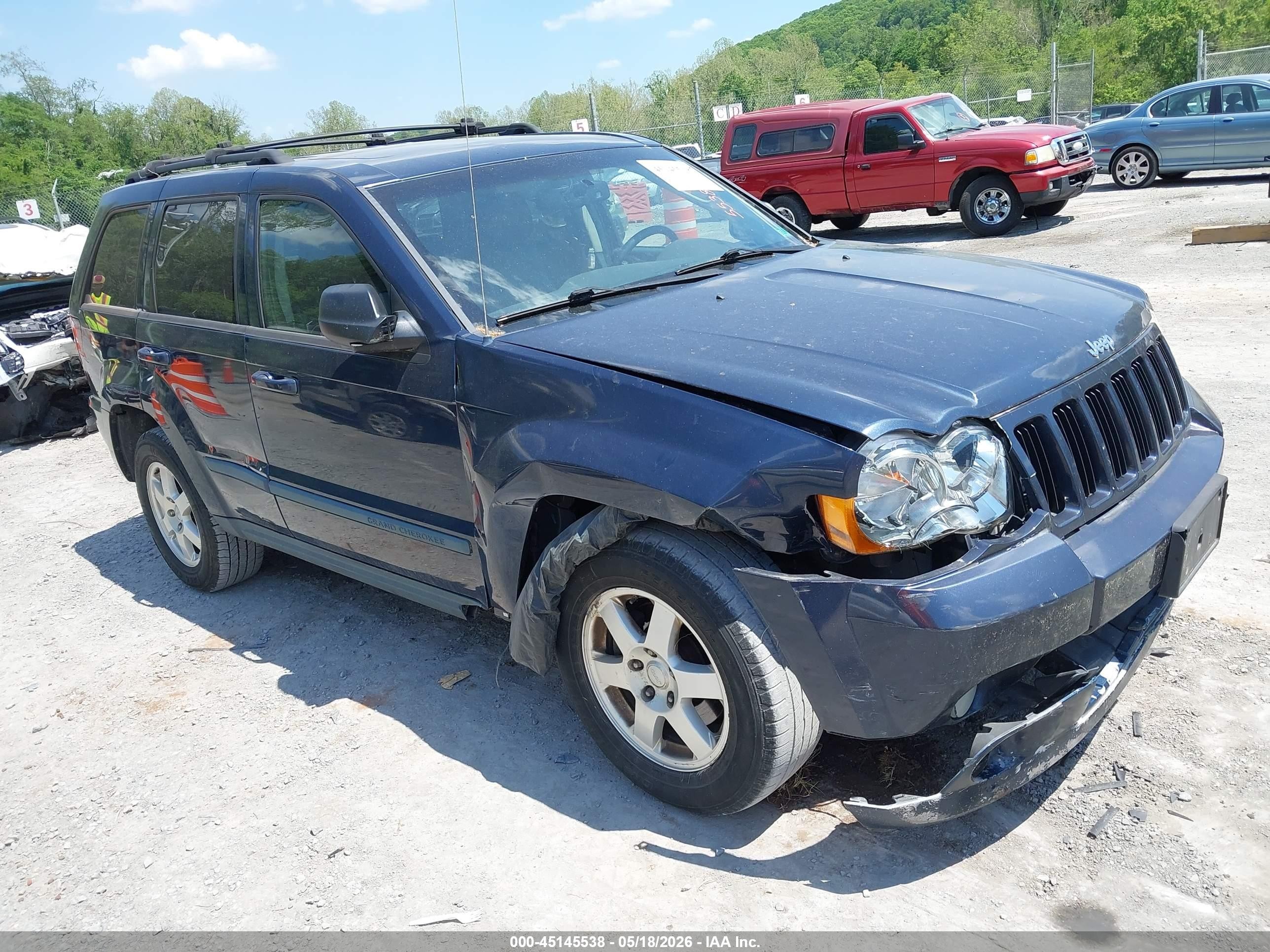 2009 Jeep Grand Cherokee Laredo, VIN 1J8HR48P59C541034 — Front end