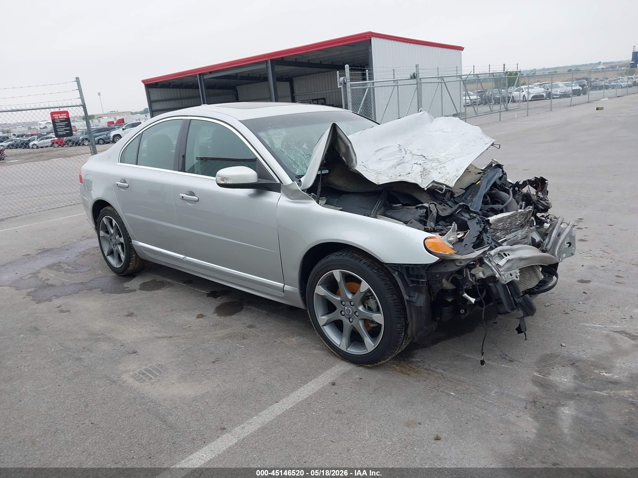 2010 Volvo S80 I6, VIN YV1982AS3A1131439 — Front end
