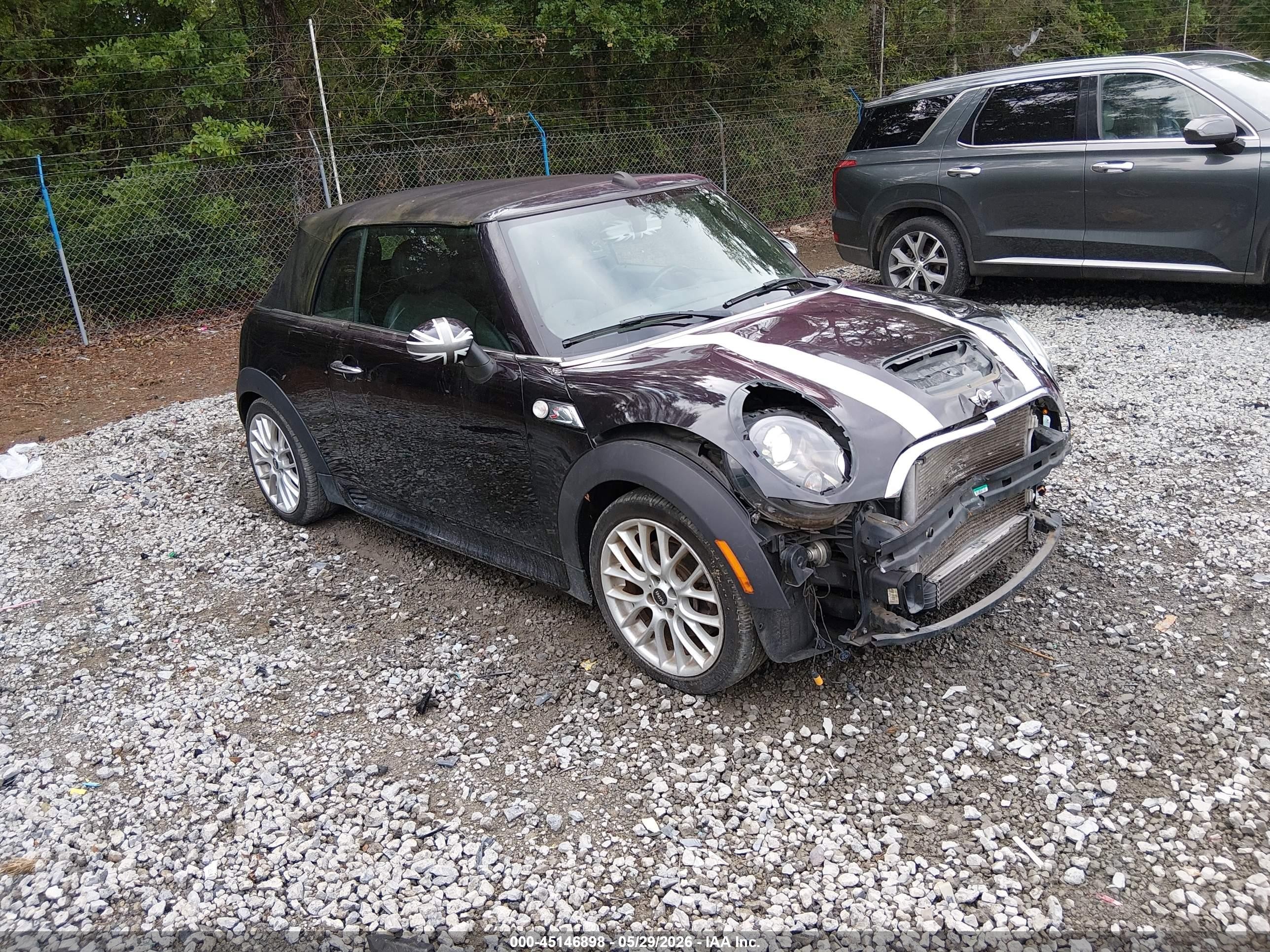 2014 MINI Convertible S, VIN WMWZP3C54ET298082 — Перед