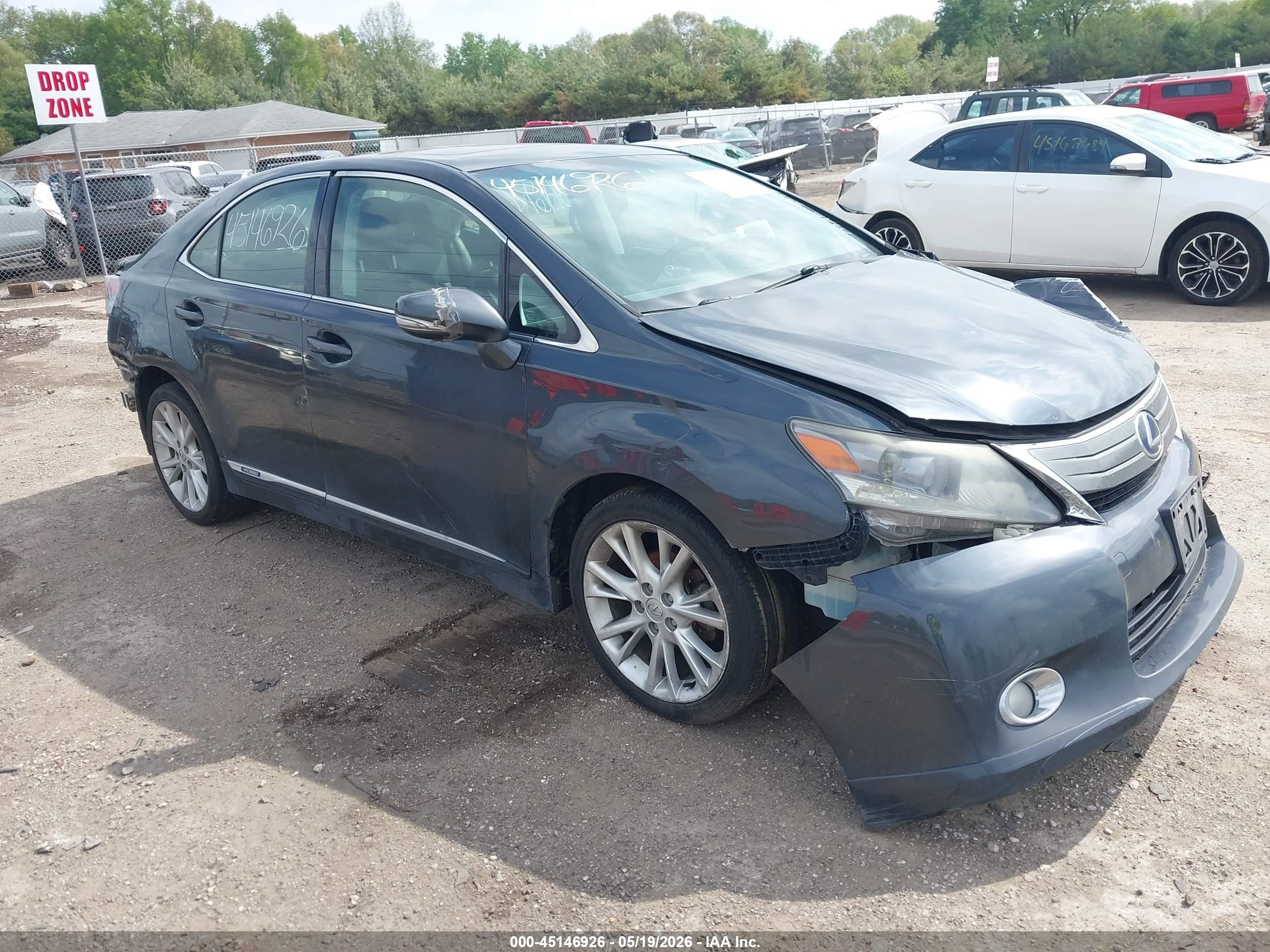 2010 Lexus HS 250h Premium, VIN JTHBB1BA7A2035024 — Front end