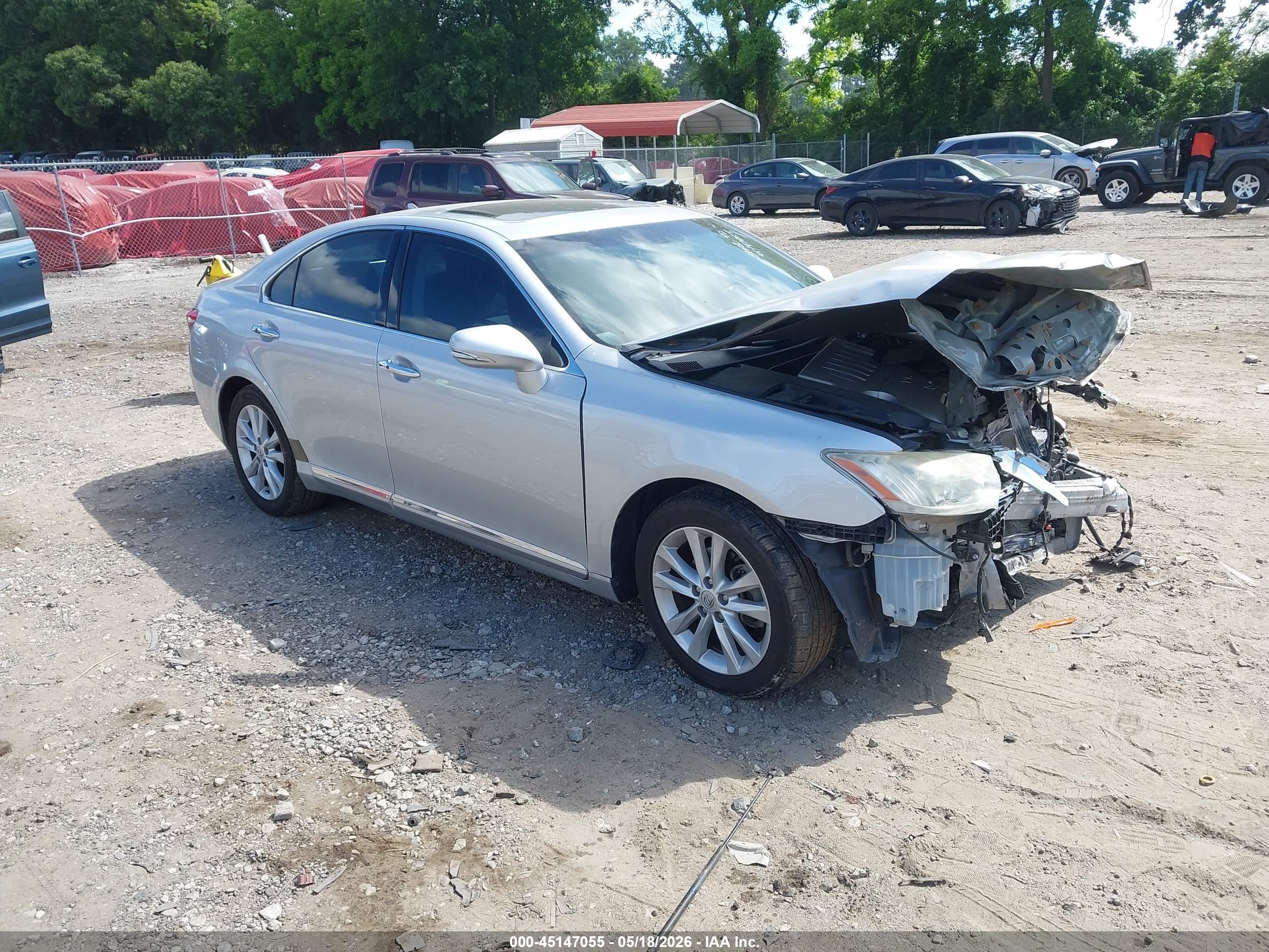 2011 Lexus ES 330, VIN JTHBK1EG5B2444625 — Front end