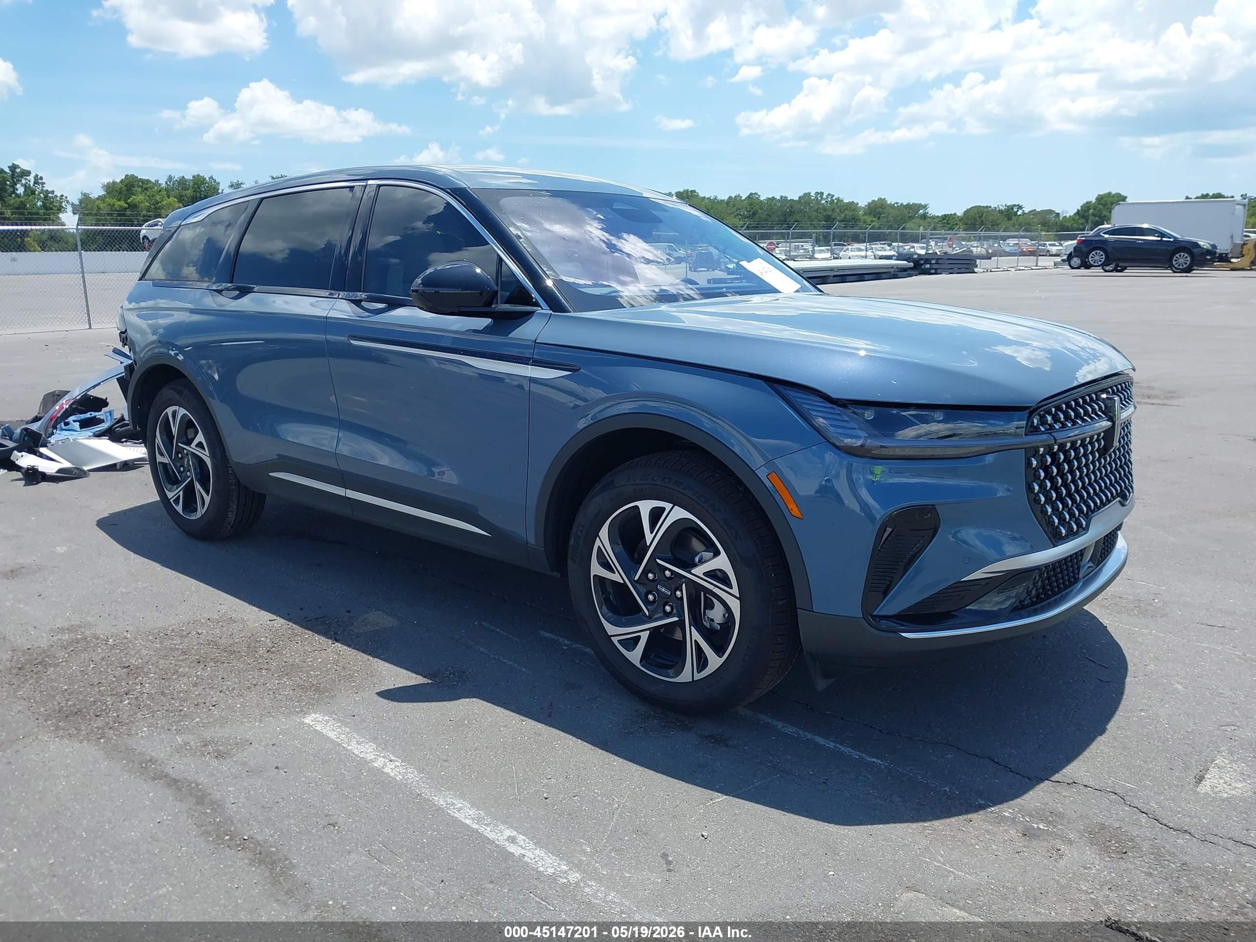 2026 Lincoln Nautilus Premiere, VIN 5LMPJ8J41TJ005968 — Зад