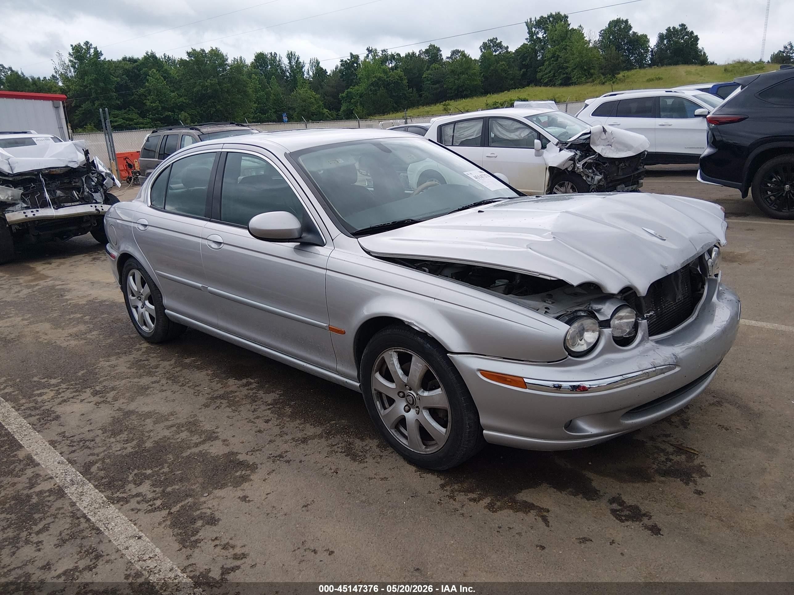 2004 Jaguar X-Type, VIN SAJEA51C24WE02358 — Front end