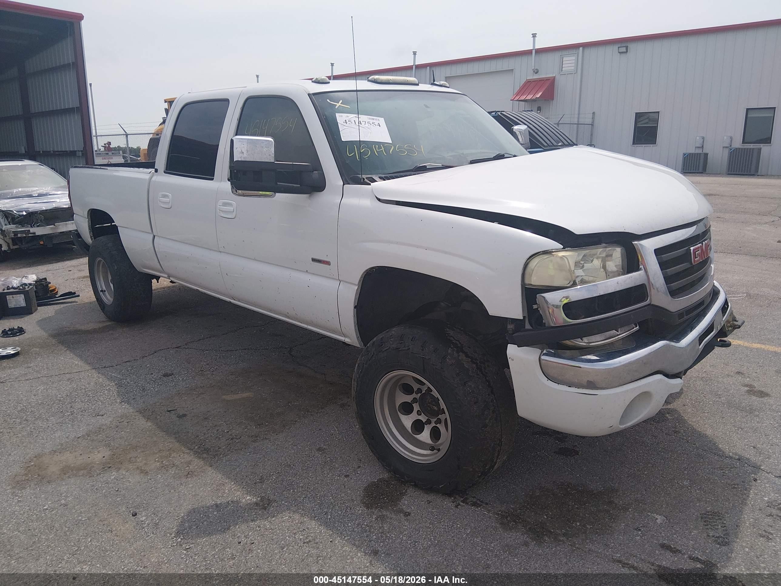 2003 GMC Sierra 2500HD SLT, VIN 1GTHK23193F135640 — Front end