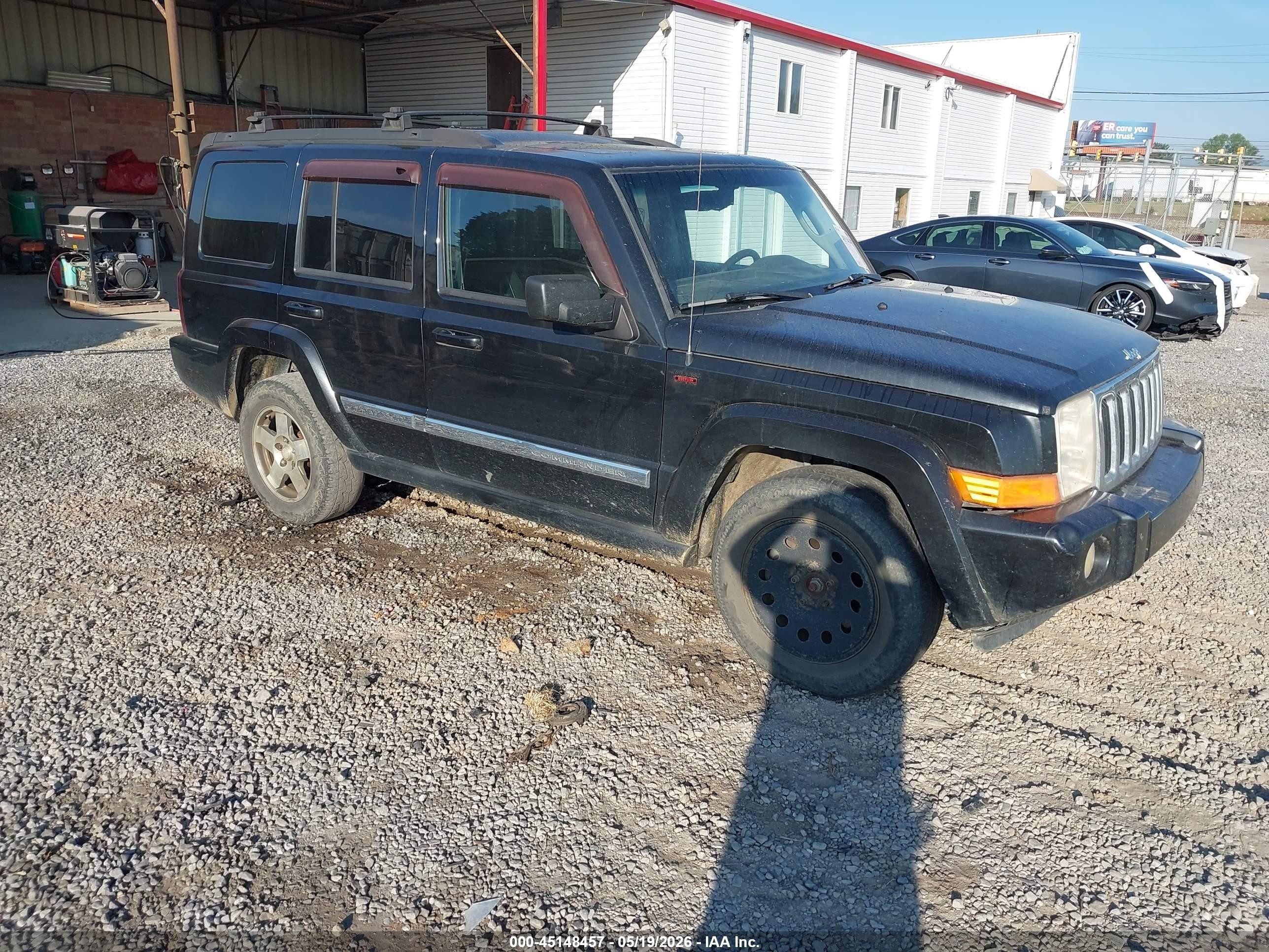 2010 Jeep Commander Sport, VIN 1J4RG4GK4AC121996 — Front end