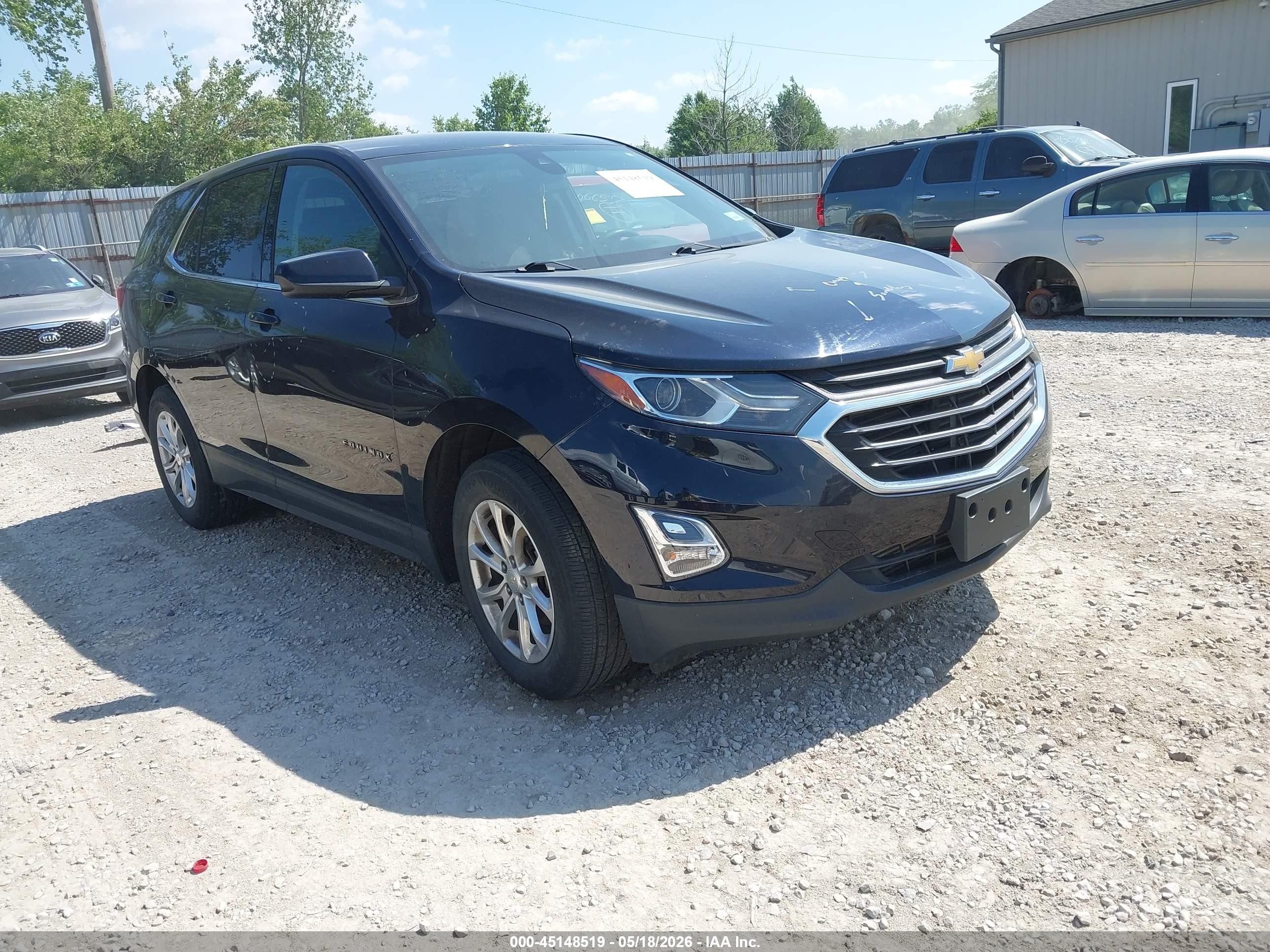 2020 Chevrolet Equinox LT, VIN 2GNAXKEV8L6220506 — Rear end