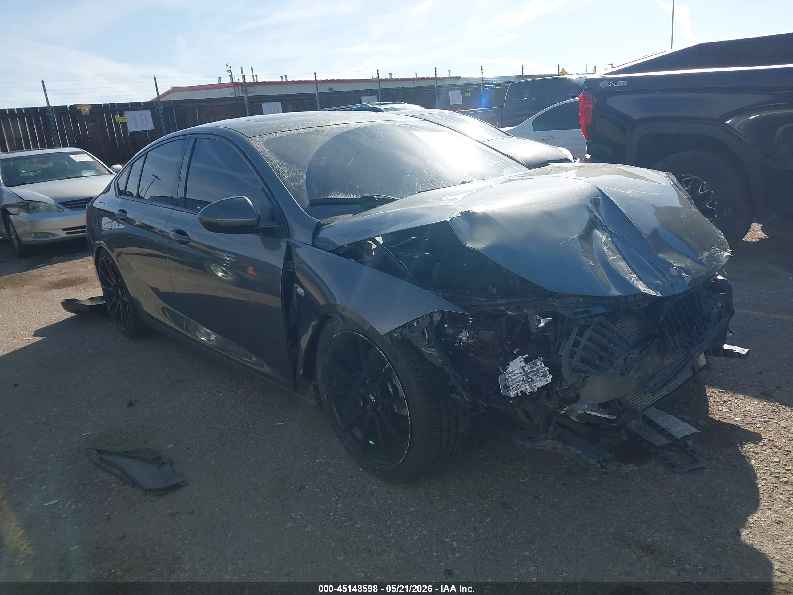 2018 Buick Regal Essence, VIN W04GR6SXXJ1102767 — Front end