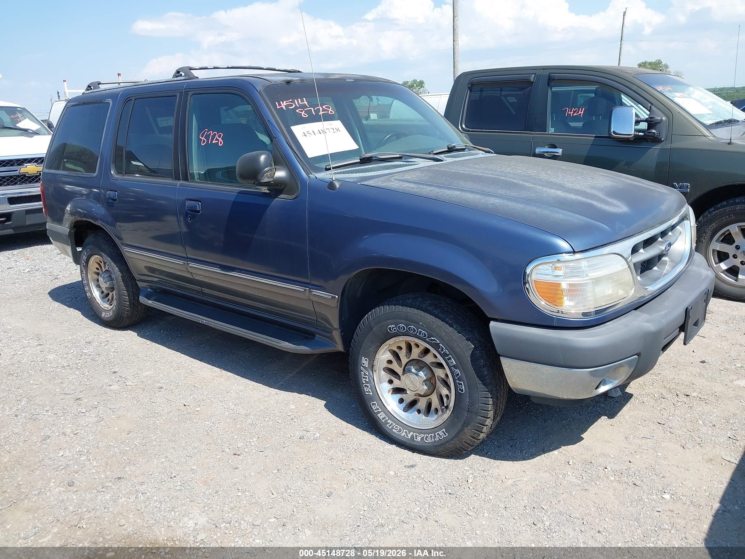 2000 Ford Explorer XLT, VIN 1FMZU73X5YZB87316 — Normal wear