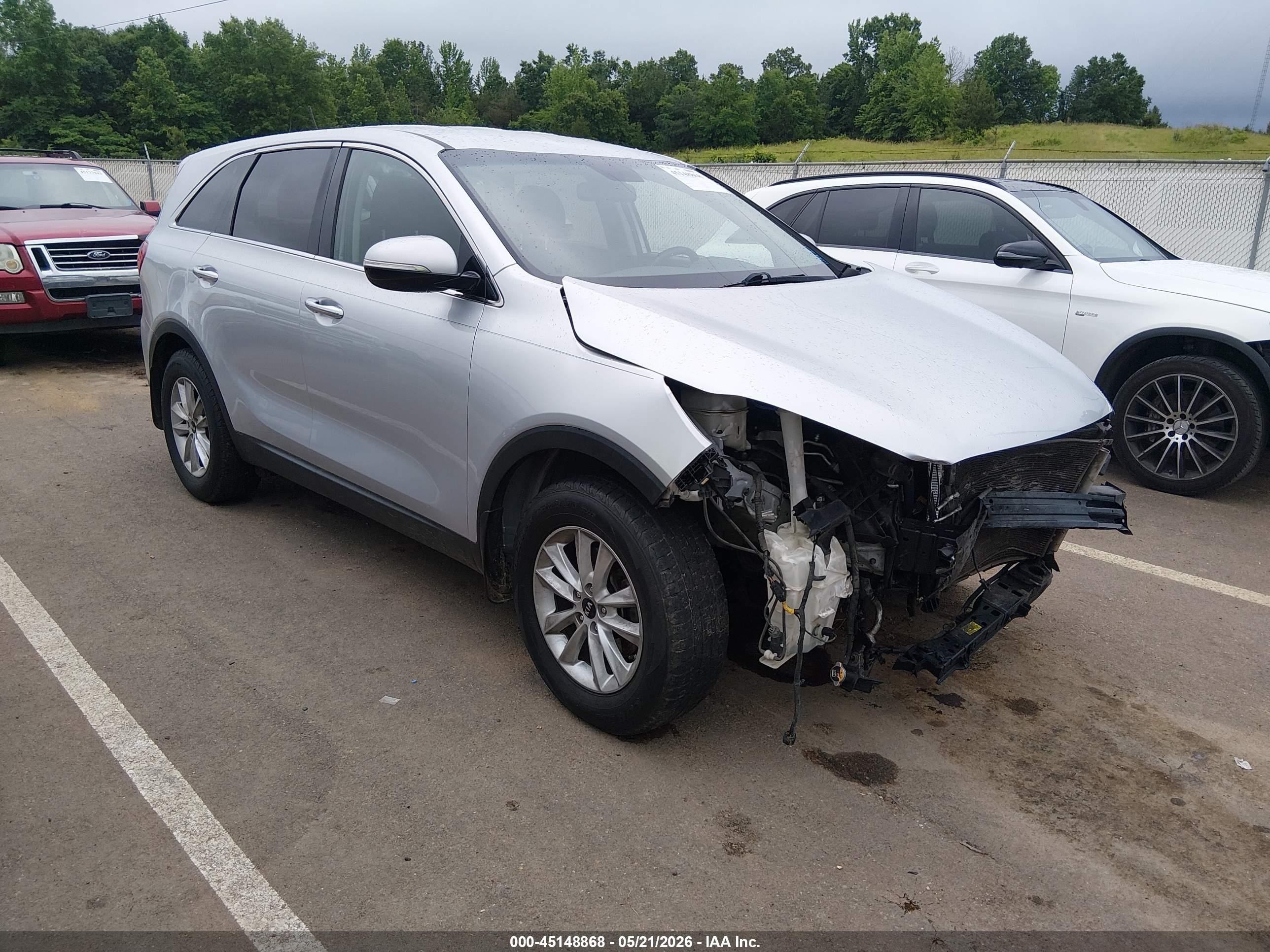 2019 Kia Sorento LX, VIN 5XYPG4A36KG475496 — Front end
