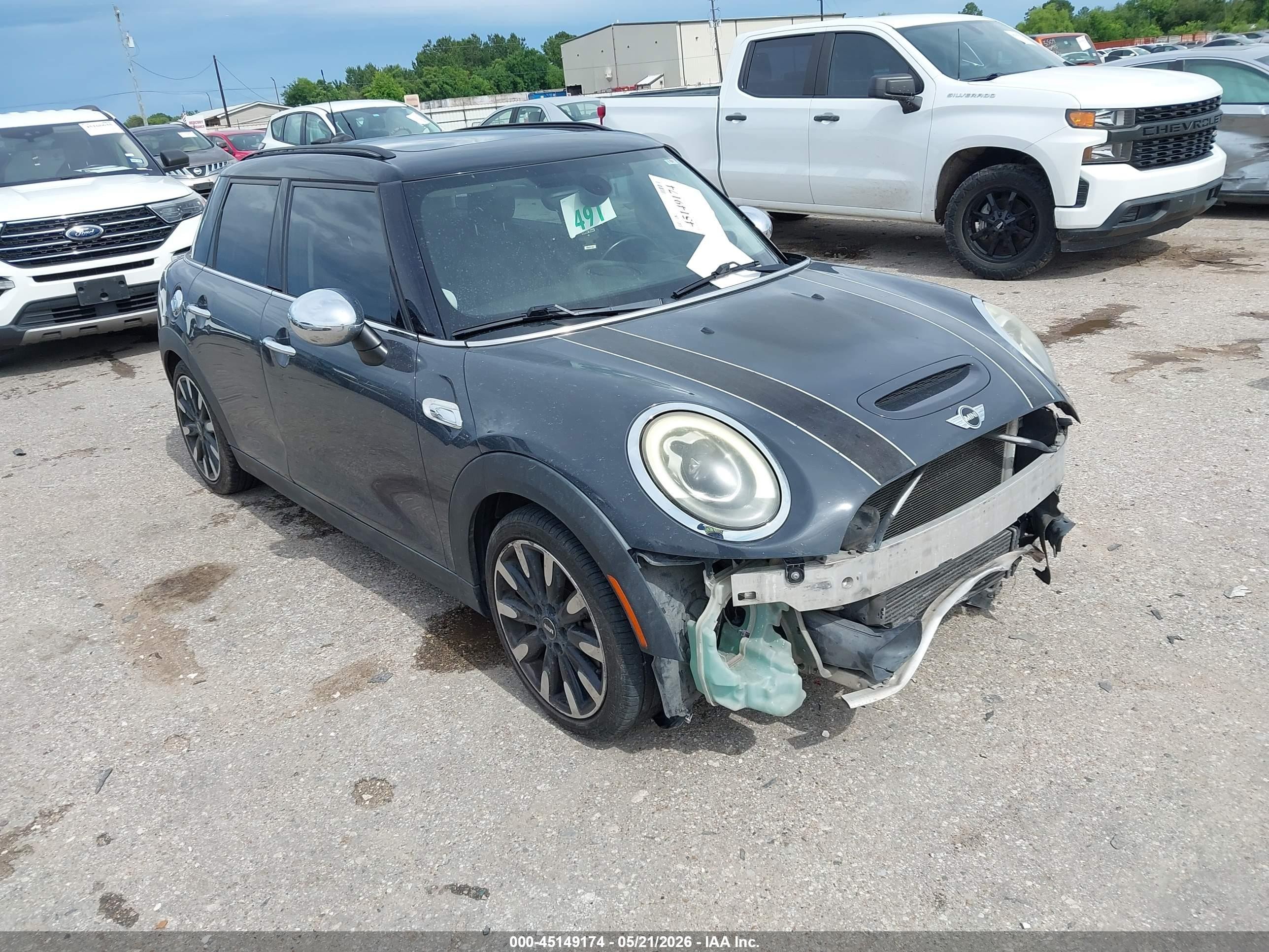 2016 MINI Hardtop 4 Door S, VIN WMWXU3C5XG2B66746 — Front end