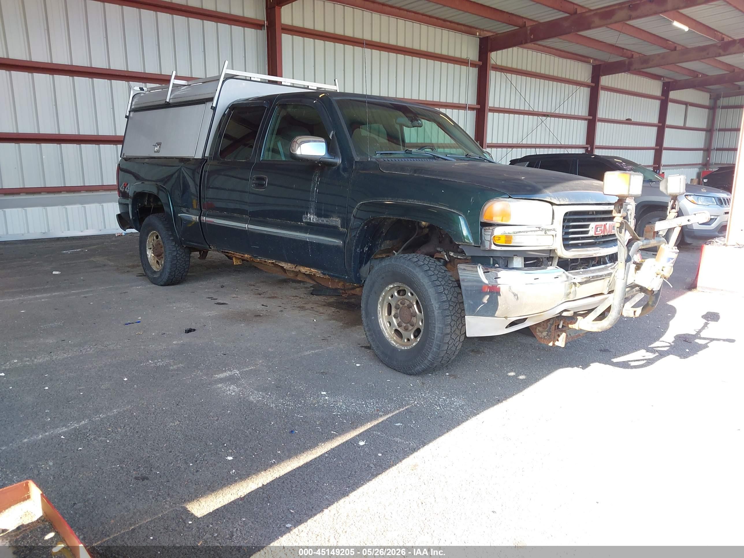 2002 GMC Sierra 2500HD SLE, VIN 1GTHK29U92E143257 — Rear end