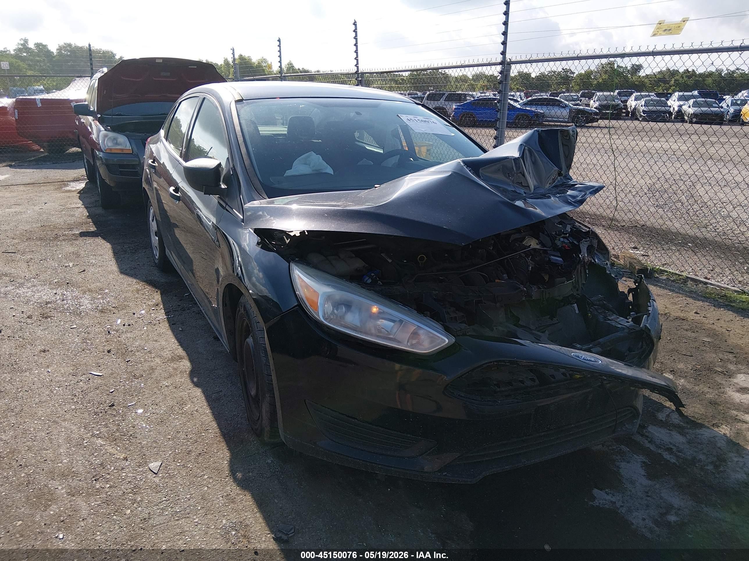 2016 Ford Focus S, VIN 1FADP3E25GL273426 — Front end