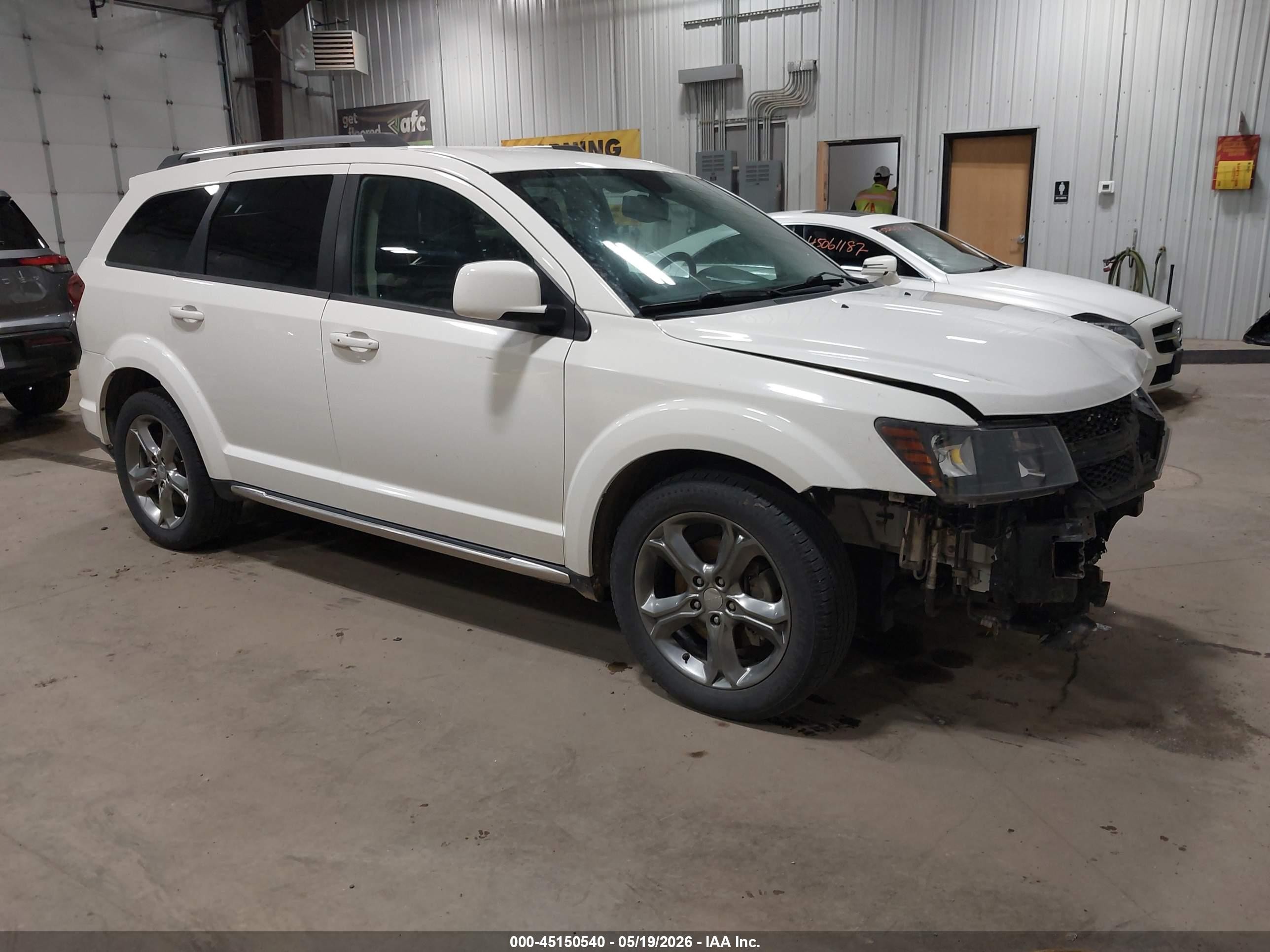 2017 Dodge Journey Crossroad Plus, VIN 3C4PDDGGXHT618065 — Перед