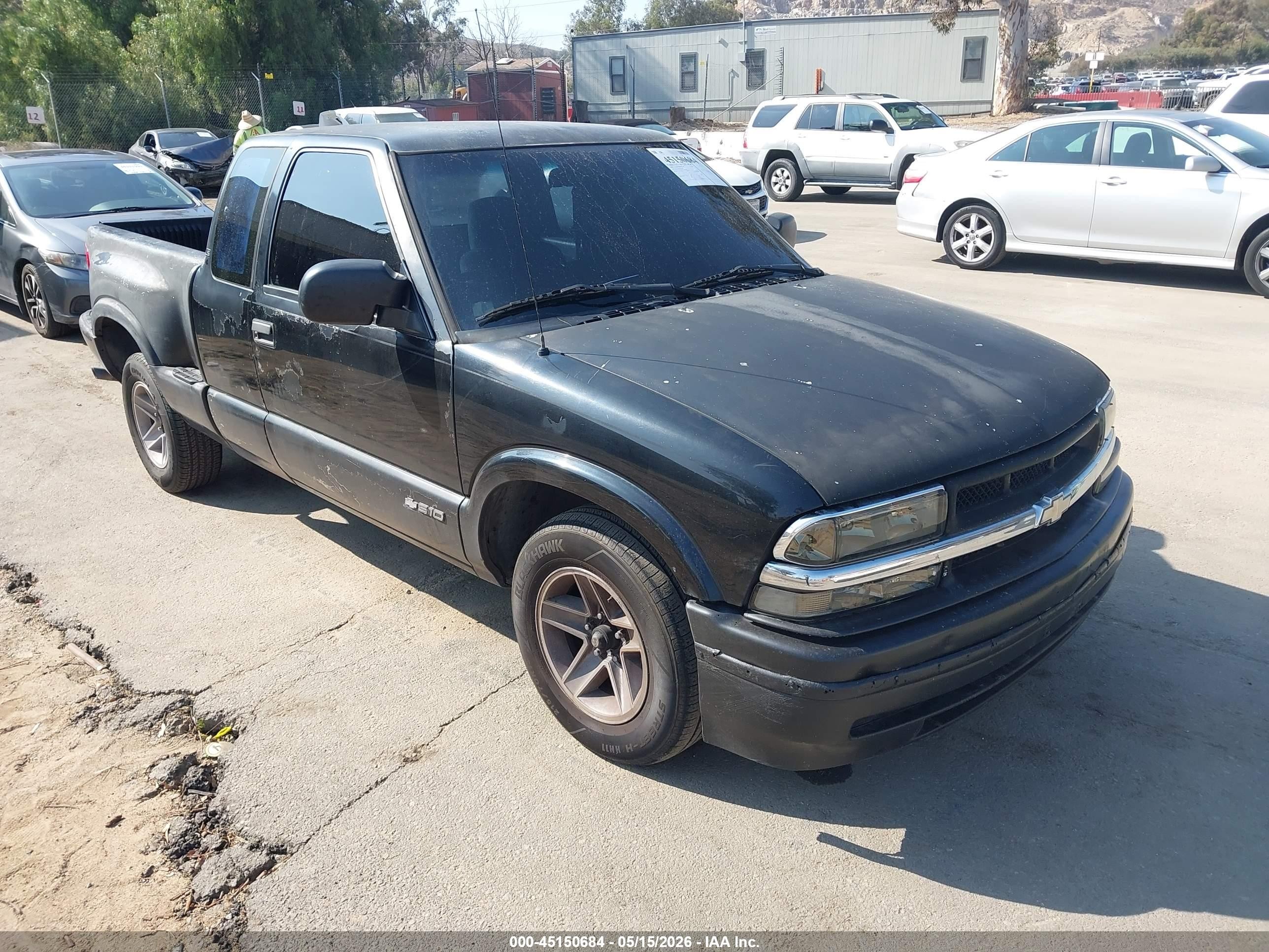 2000 Chevrolet S-10 LS, VIN 1GCCS1954Y8202073 — Normal wear